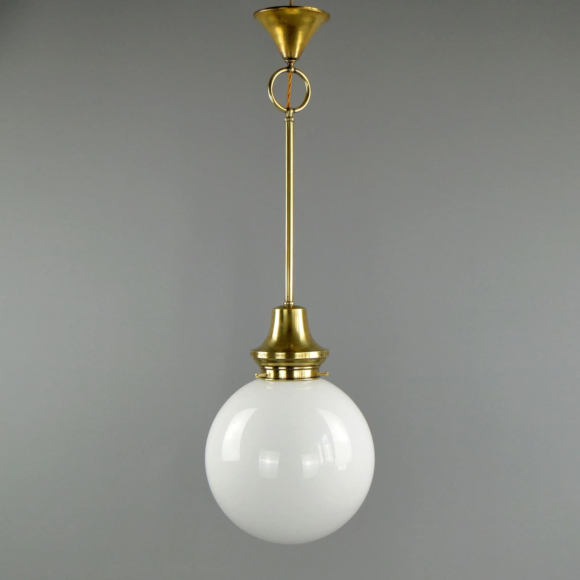 Lampa wisząca, mosiądz, szkło białe, Austria, początek XX wieku - 12664