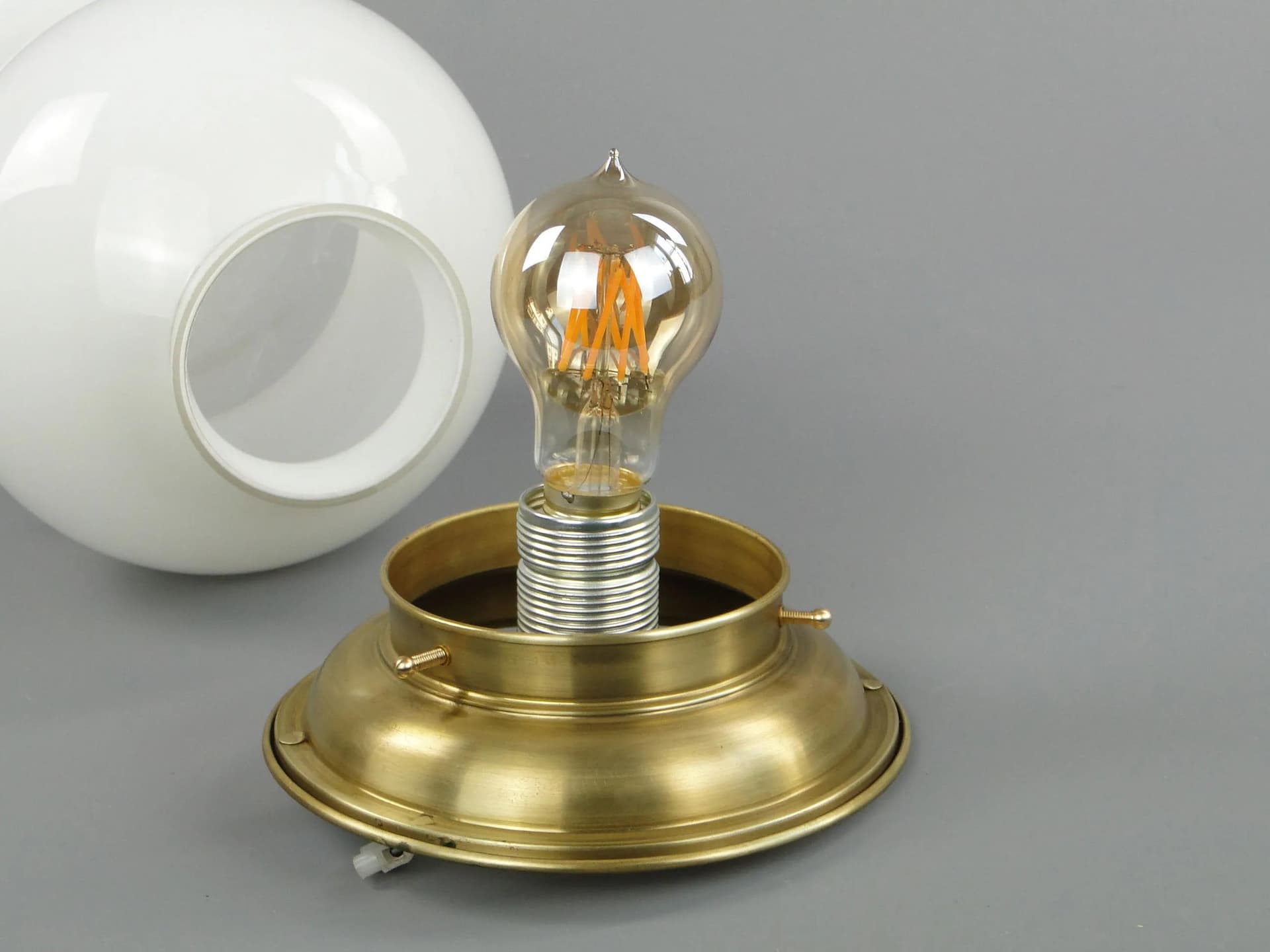 Lampa przysufitowa, biała, szkło, mosiądz, Polska, lata 70. - 12647