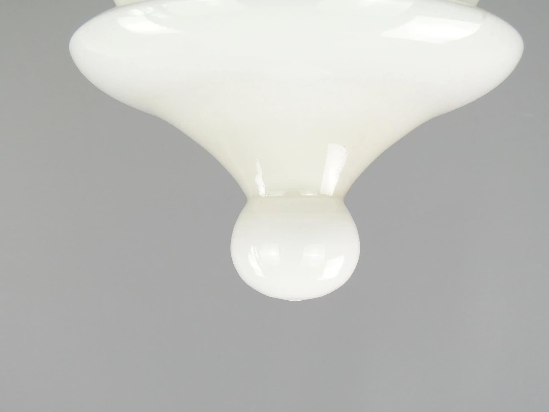 Lampa przysufitowa, biała, szkło, mosiądz, Polska, lata 70. - 12642