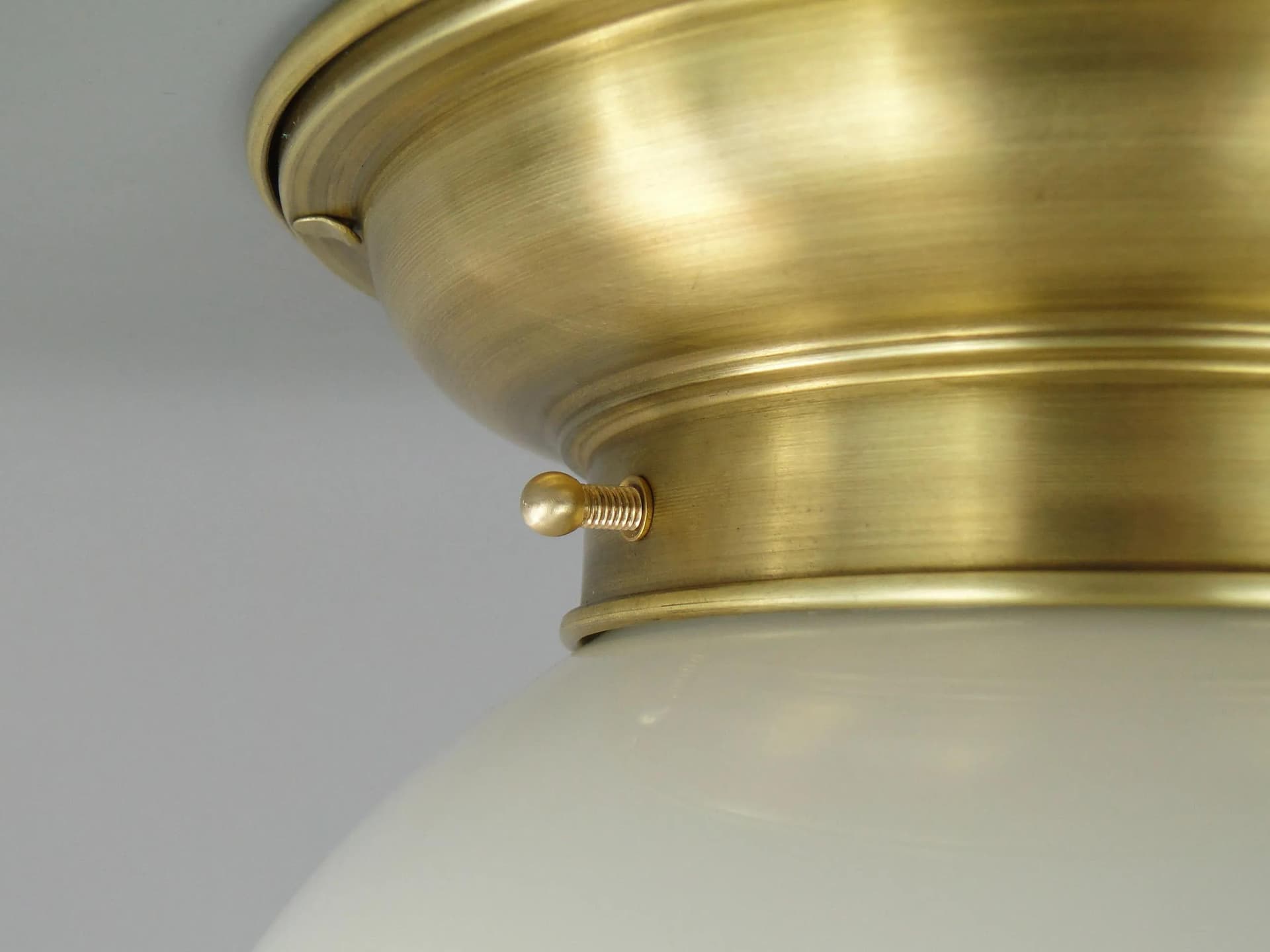 Lampa przysufitowa, biała, szkło, mosiądz, Polska, lata 70. - 12641