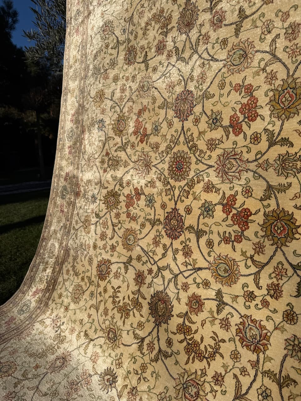 Rug Ghoum, 290x190 cm, beige silk, Iran - 181814