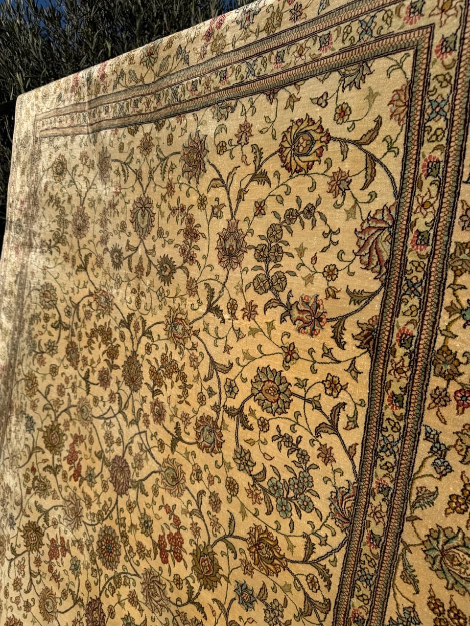 Rug Ghoum, 290x190 cm, beige silk, Iran - 181805