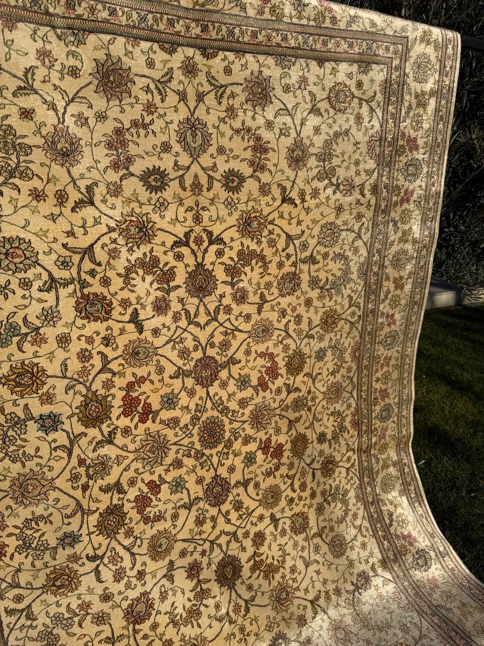 Rug Ghoum, 290x190 cm, beige silk, Iran - 181808