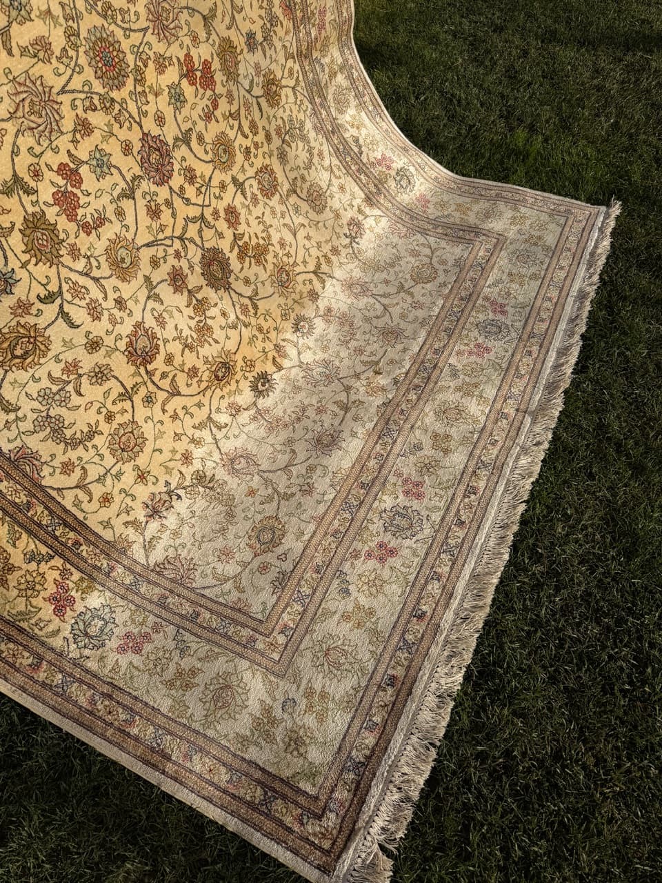 Rug Ghoum, 290x190 cm, beige silk, Iran - 181806