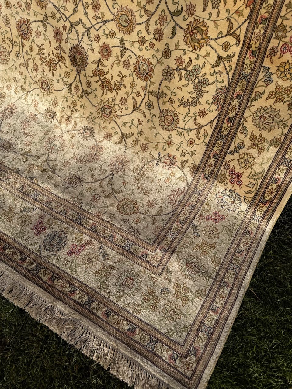 Rug Ghoum, 290x190 cm, beige silk, Iran - 181802