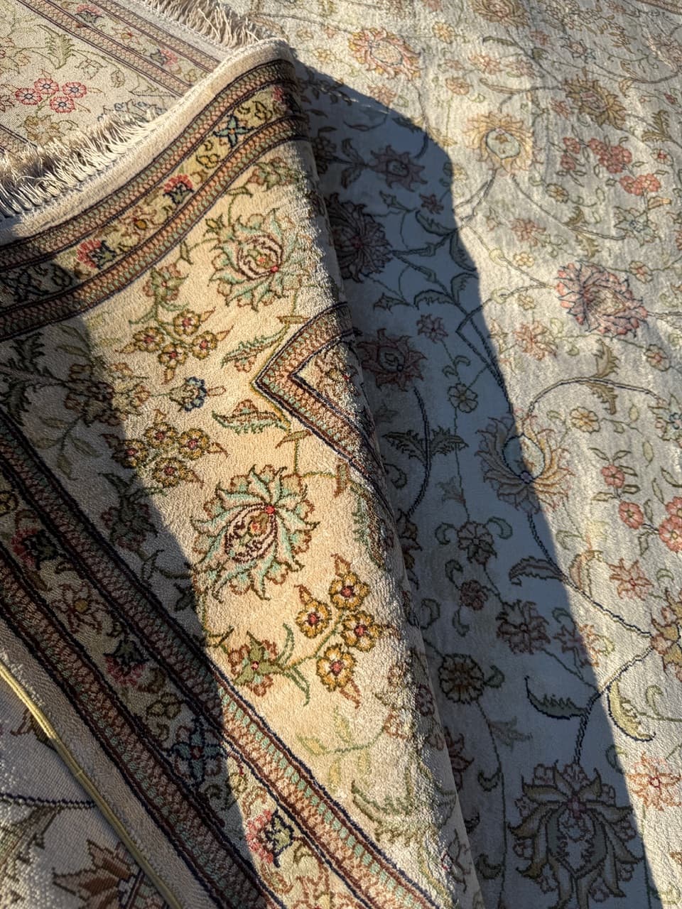 Rug Ghoum, 290x190 cm, beige silk, Iran - 181811