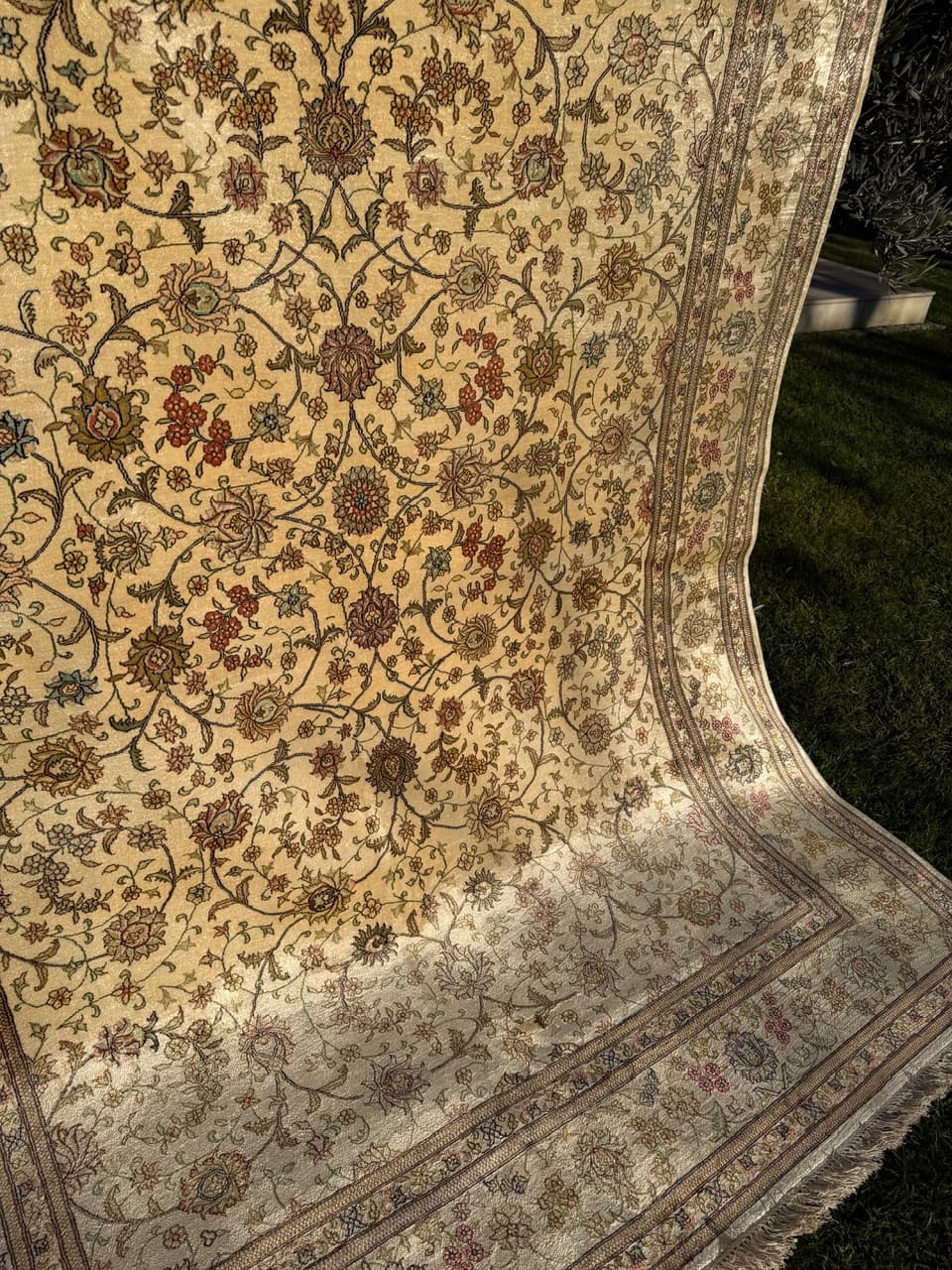 Rug Ghoum, 290x190 cm, beige silk, Iran - 181809