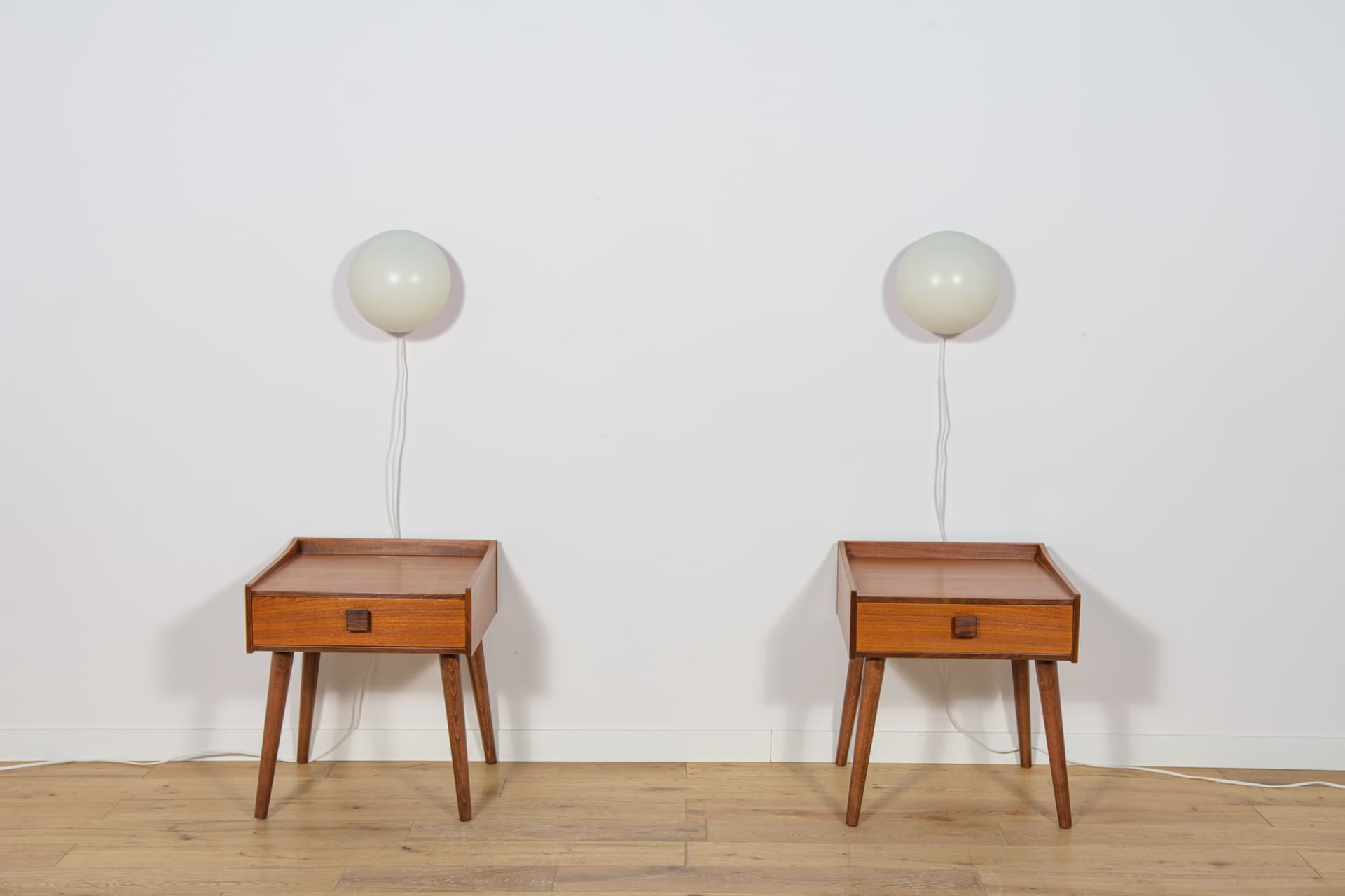 Para kinkietów PH Hat, metal biały, proj. P. Henningsen, Louis Poulsen, Dania, lata 60. - 181982