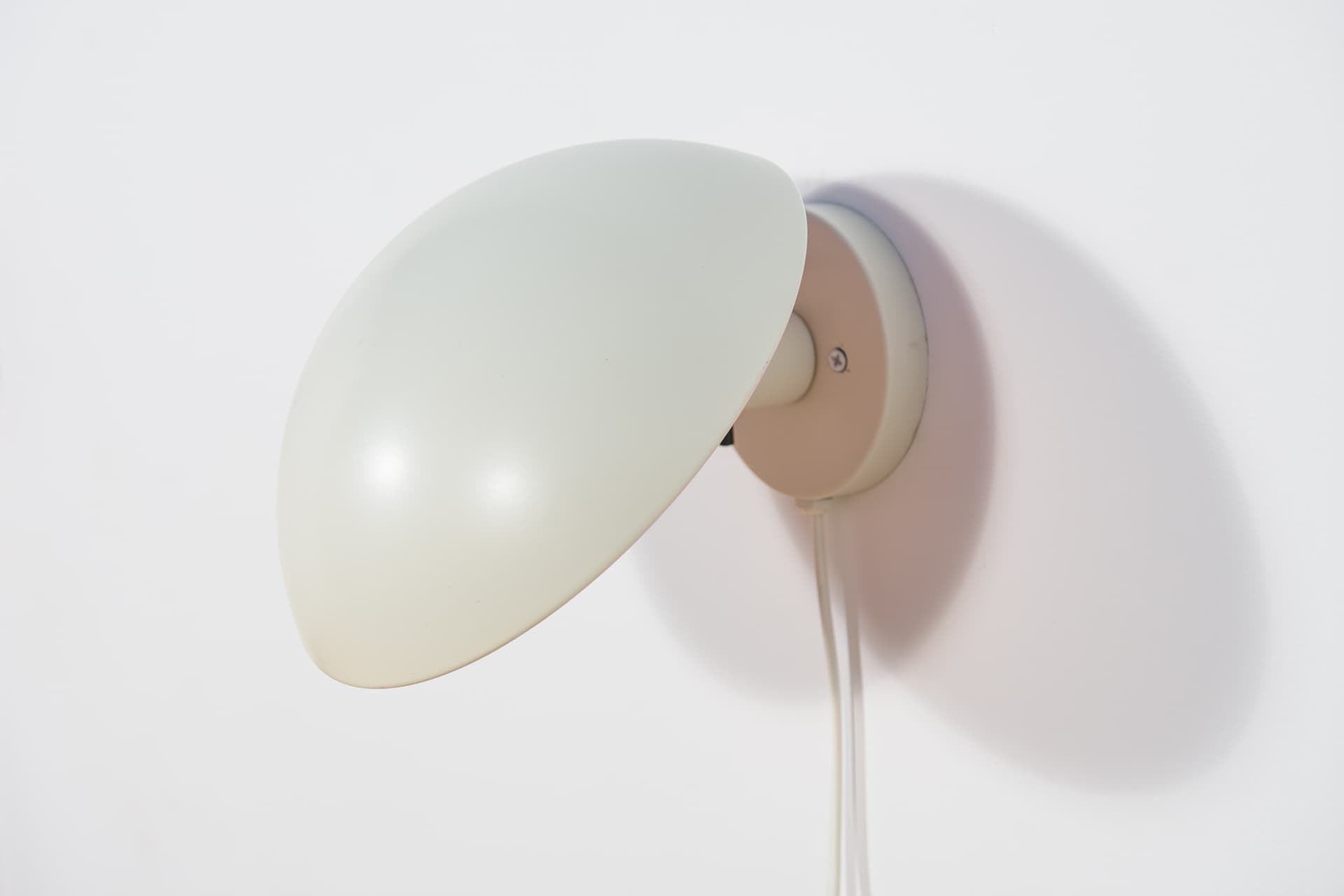 Para kinkietów PH Hat, metal biały, proj. P. Henningsen, Louis Poulsen, Dania, lata 60. - 181983