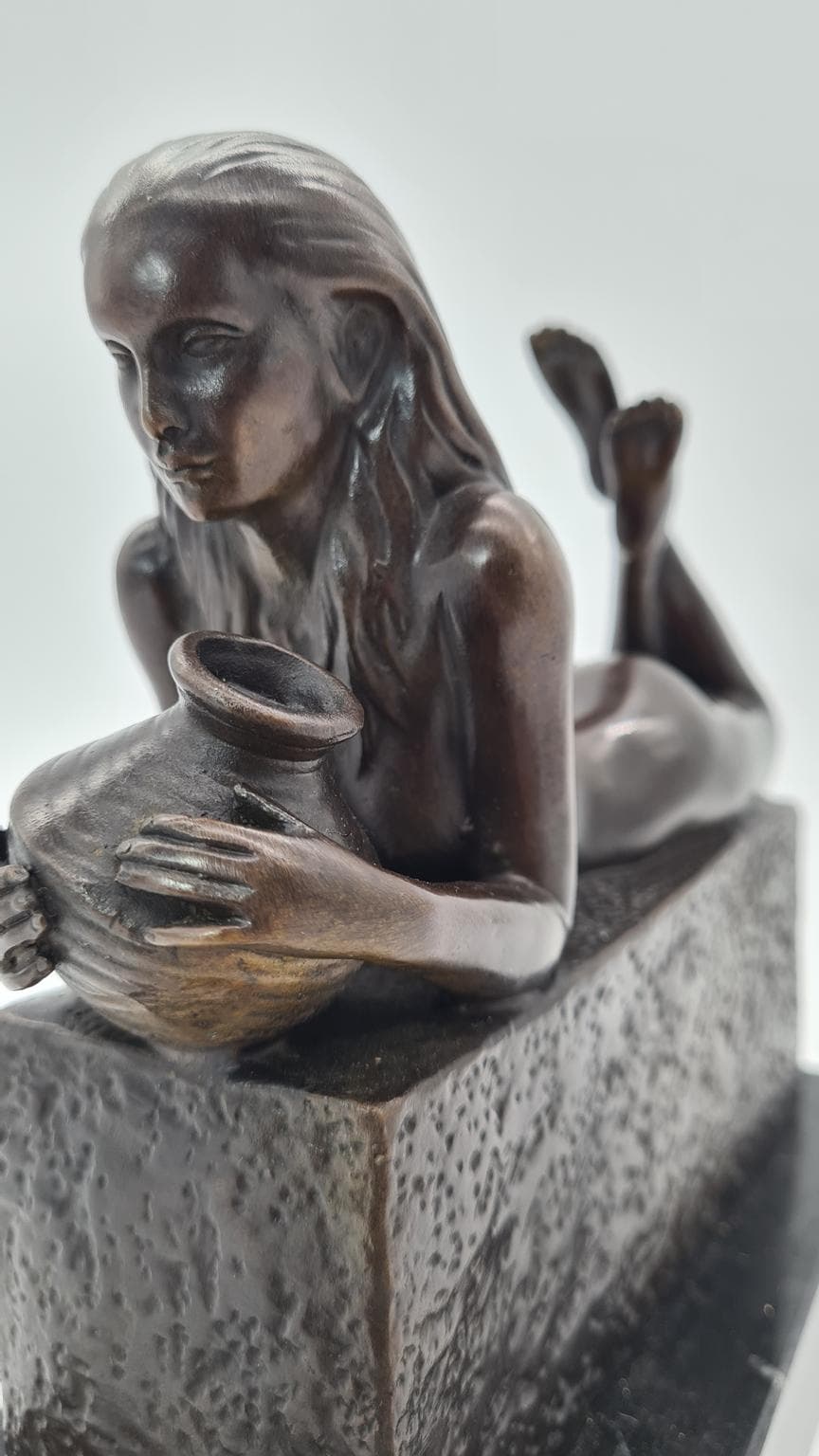 Figura z brązu, kobieta Wodnik, akt, sygnowana "Pino" - 182022