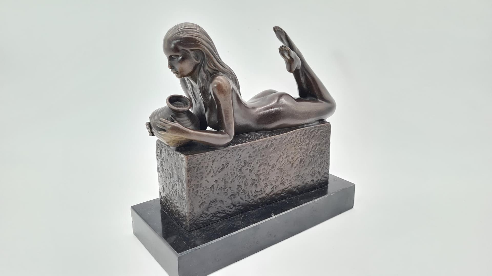 Figura z brązu, kobieta Wodnik, akt, sygnowana "Pino" - 182014