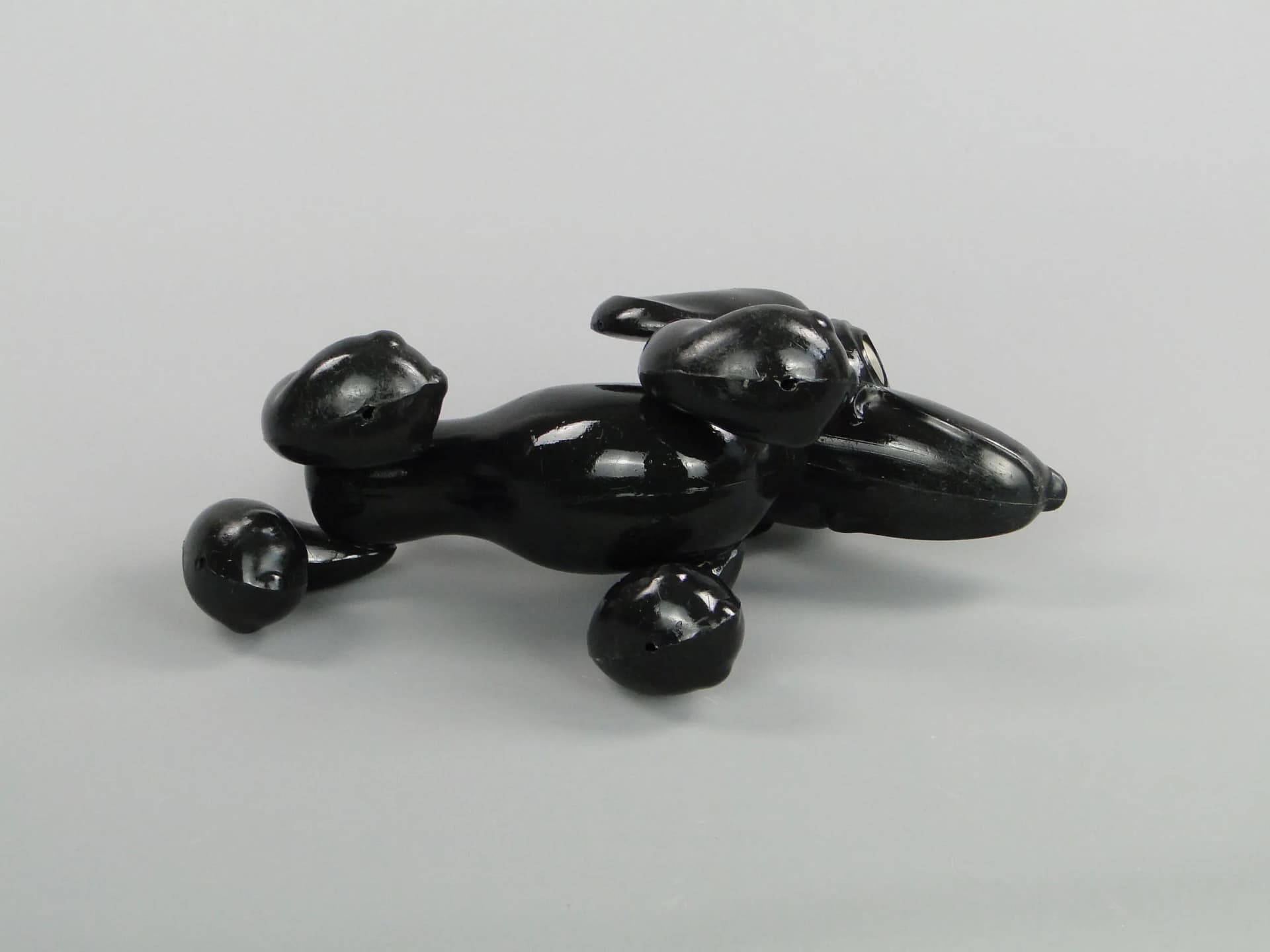 Jamnik, czarny, plastik, Polska, lata 70. - 12628