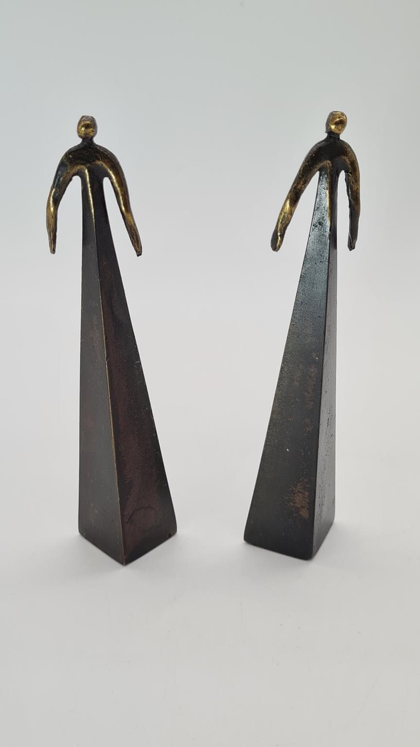 Pair of brutalist sculptures, dark brown bronze, 1980s. - 182173