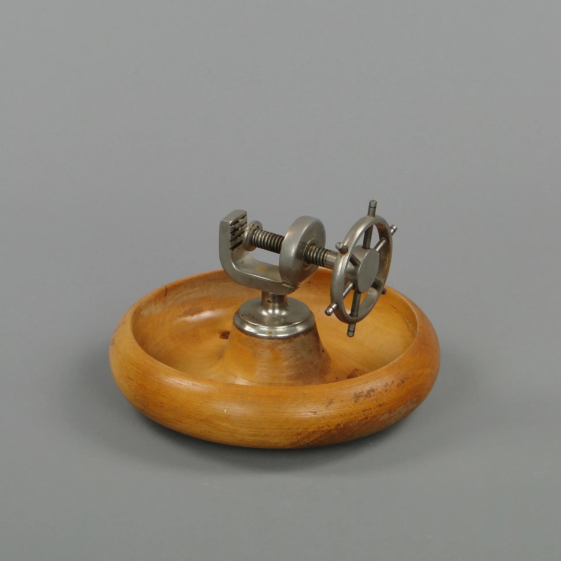 Dziadek do orzechów Art déco, orzech brązowy ciemny, Polska, I poł. XX w. - 12600