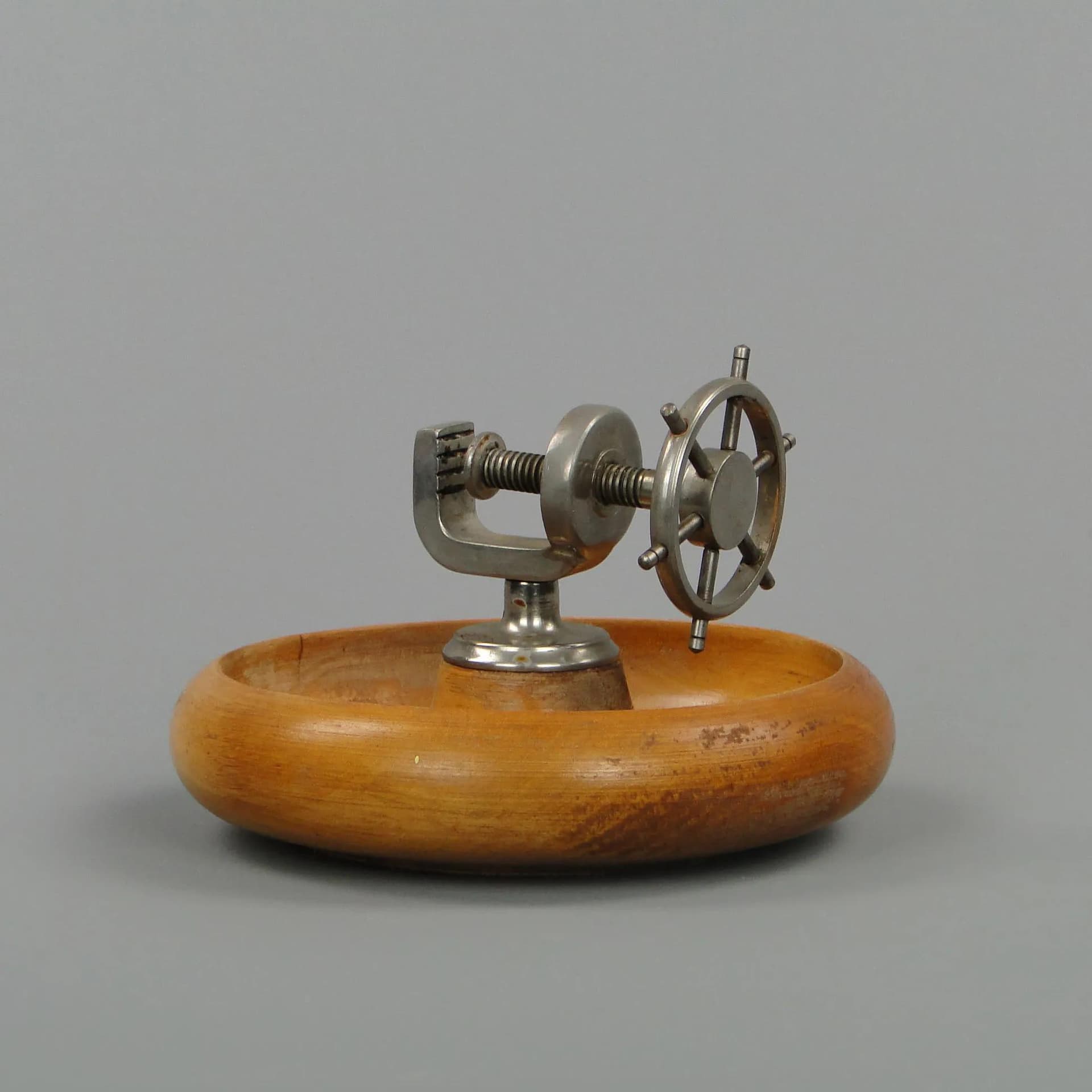 Dziadek do orzechów Art déco, orzech brązowy ciemny, Polska, I poł. XX w. - 12599