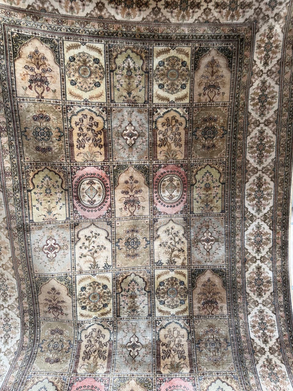 Dywan Ghoum, 300x190 cm, jedwab beżowy, Iran - 182477