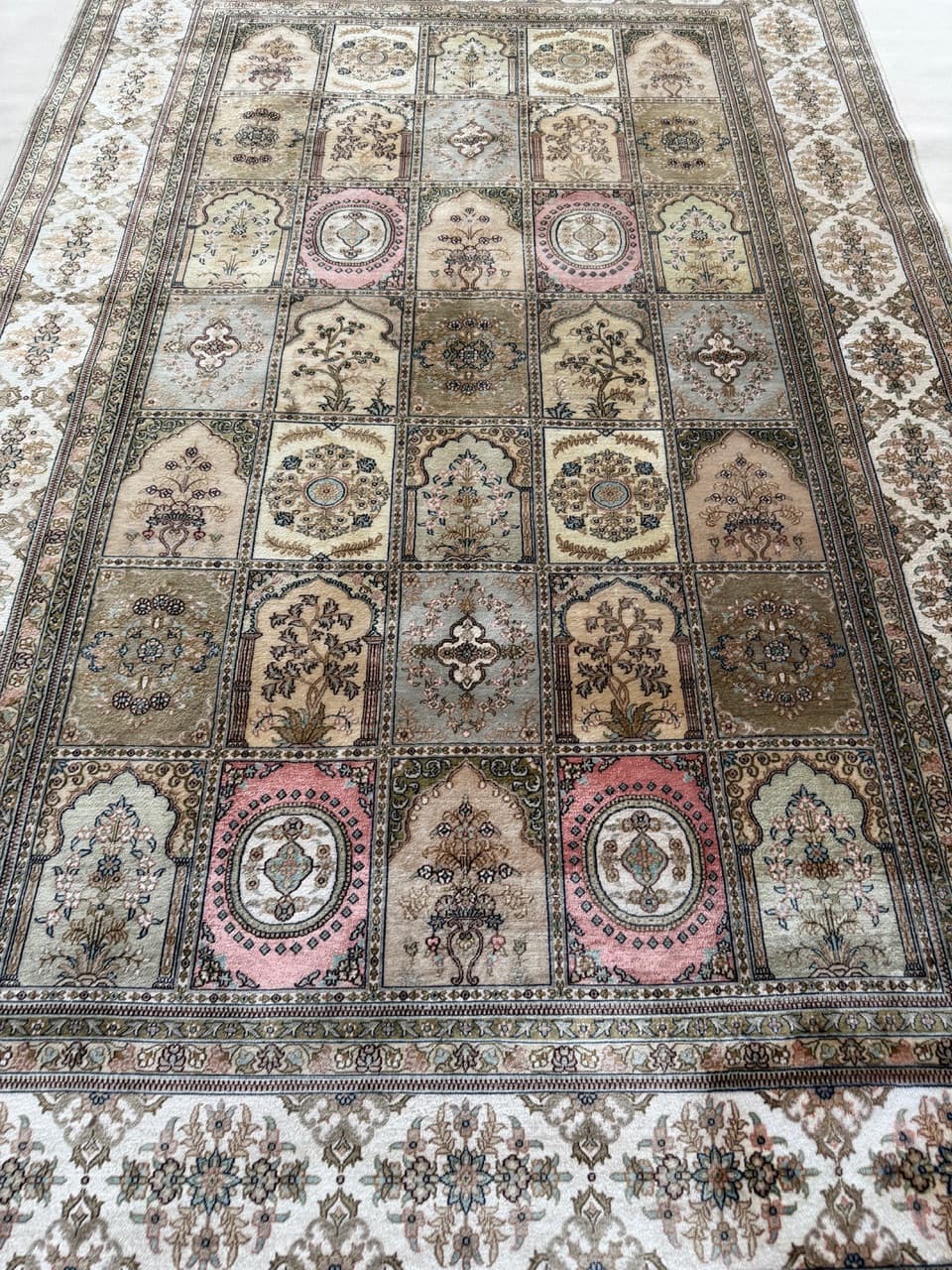 Dywan Ghoum, 300x190 cm, jedwab beżowy, Iran - 182475