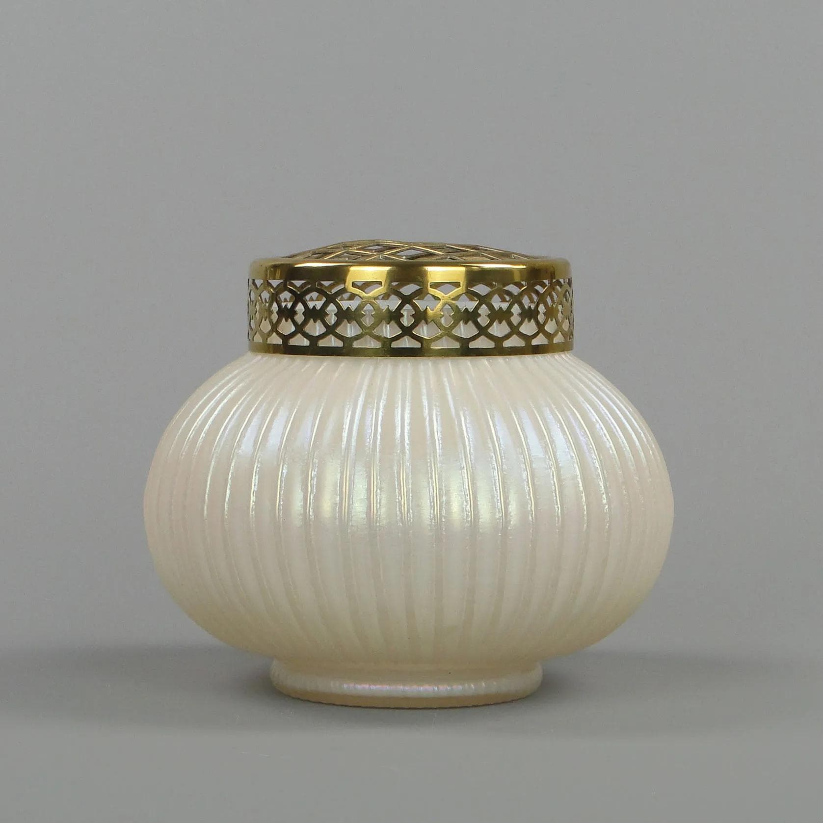 Wazon ikebana Perlenmutter, szkło opalowe kość słoniowa, Loetz, Austria, XIX w. - 12590