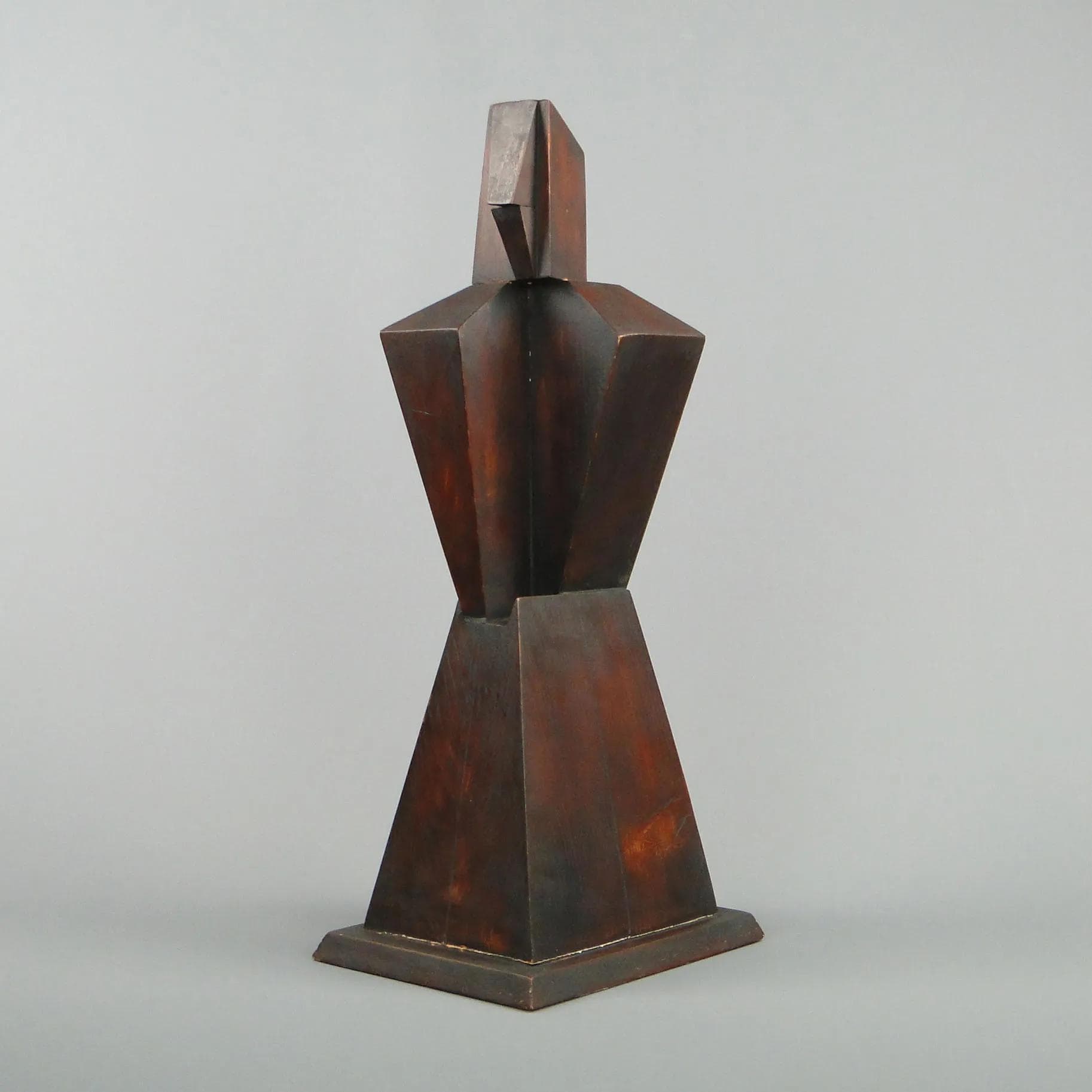 Rzeźba kubistyczna, brąz ciemny, drewno iglaste, Polska, lata 60. - 12561