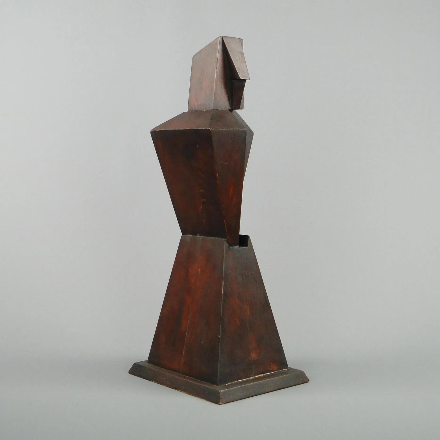 Rzeźba kubistyczna, brąz ciemny, drewno iglaste, Polska, lata 60. - 12562