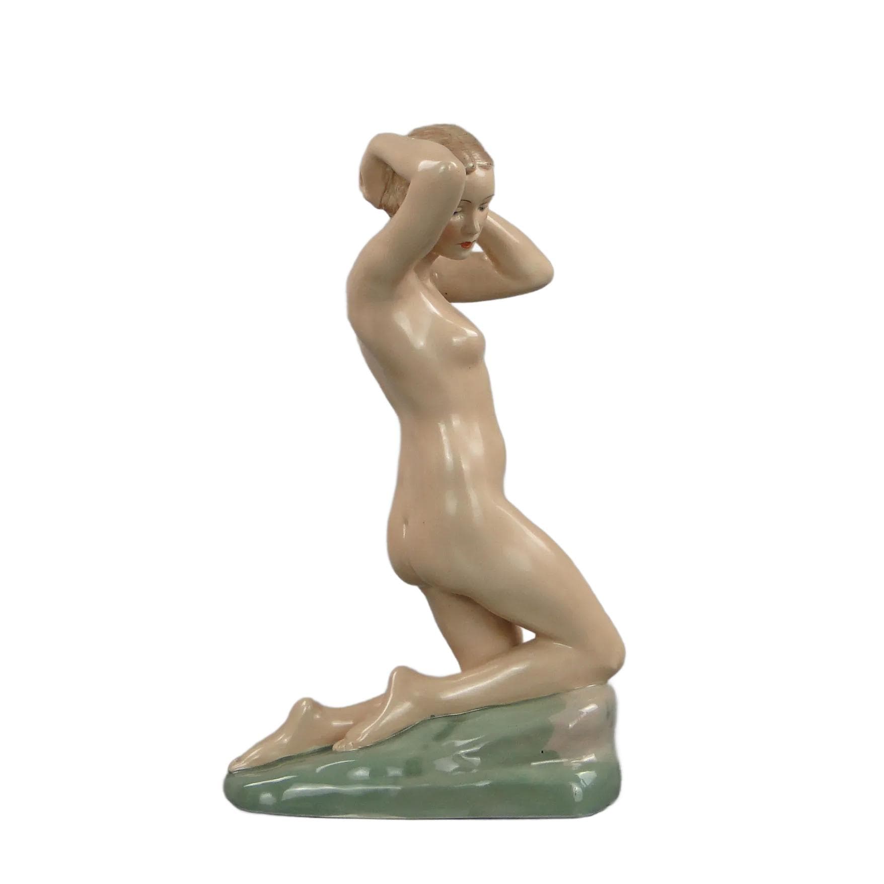 Figura kobiety Art Deco, porcelana beżowa, proj. R. Karsbach, Royal Dux, Czechy, lata 20.