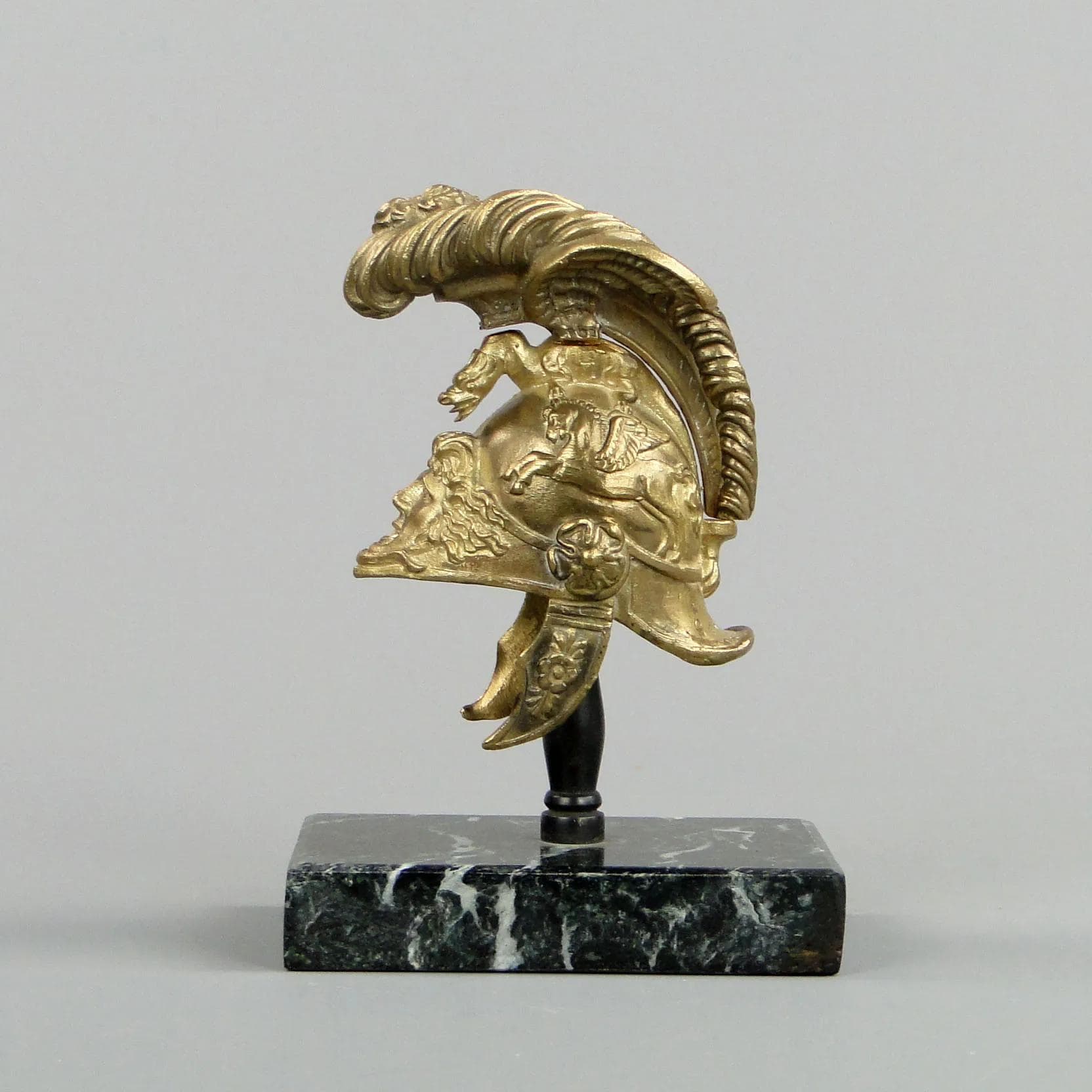 Złocona miniatura hełmu kirasjera, brąz, Francja, lata 20. - 12819