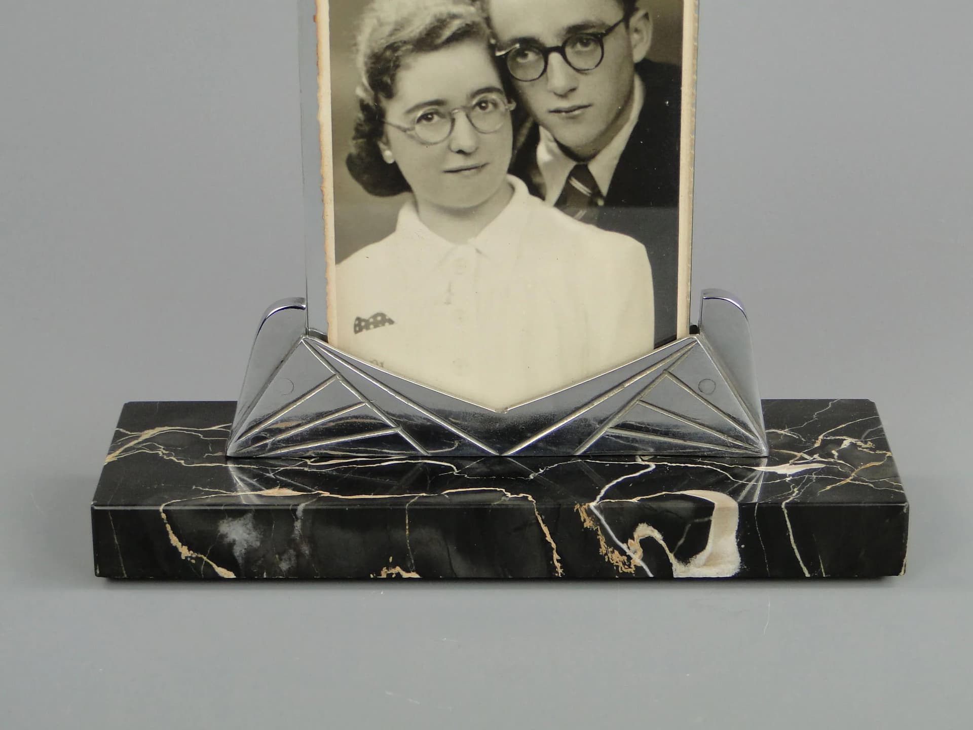 Photo frame, Art Deco, silver chromed brass, black marble, Poland, 1920s - 12783