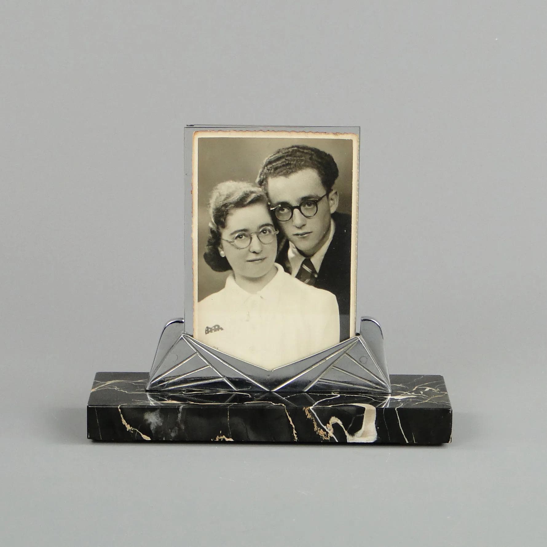 Photo frame, Art Deco, silver chromed brass, black marble, Poland, 1920s - 12782
