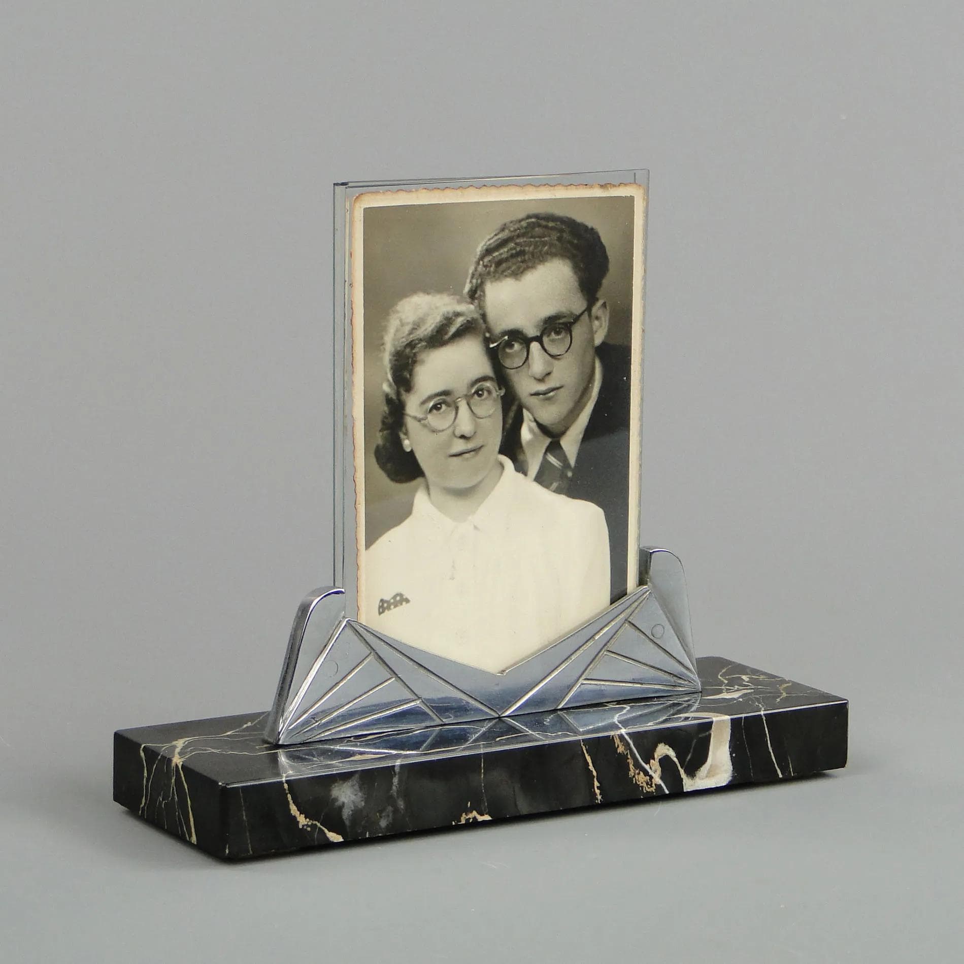 Photo frame, Art Deco, silver chromed brass, black marble, Poland, 1920s - 12786