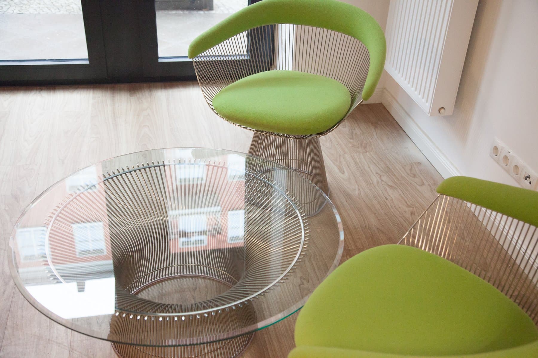 Zestaw 1725, dwa fotele i stolik kawowy, proj. W. Platner, Knoll, 1979 - 184571