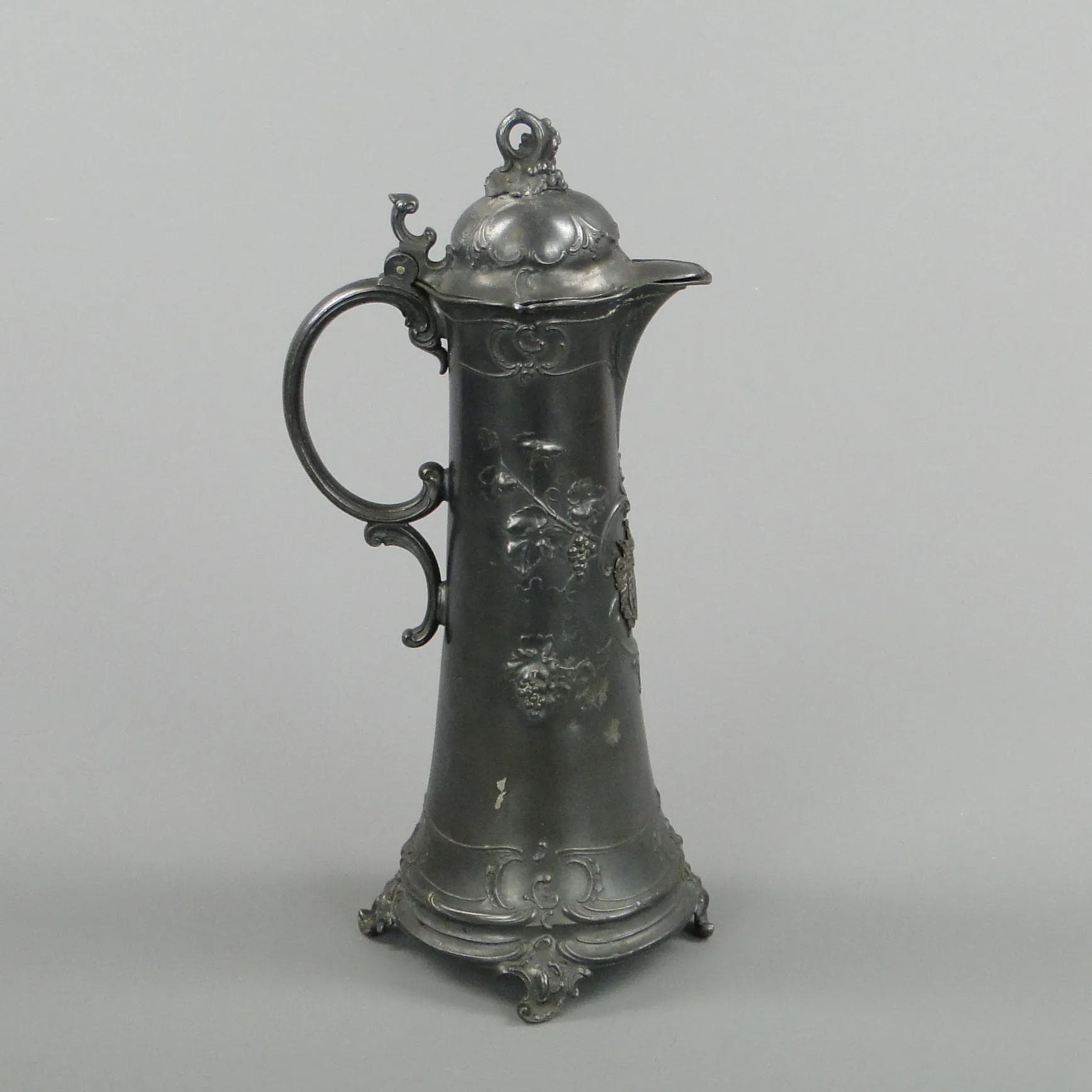 Dzban wino rococo, cyna platerowana szary, WMF, Niemcy, XIX w. - 12750