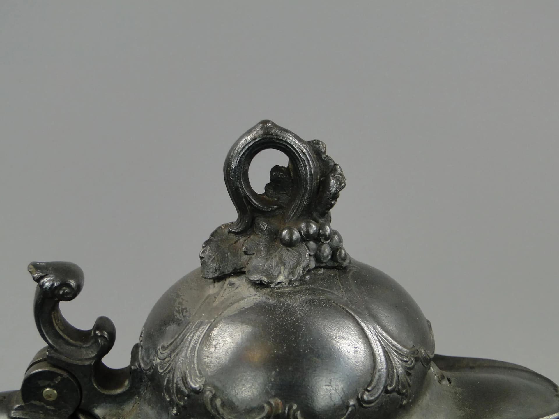 Dzban wino rococo, cyna platerowana szary, WMF, Niemcy, XIX w. - 12752