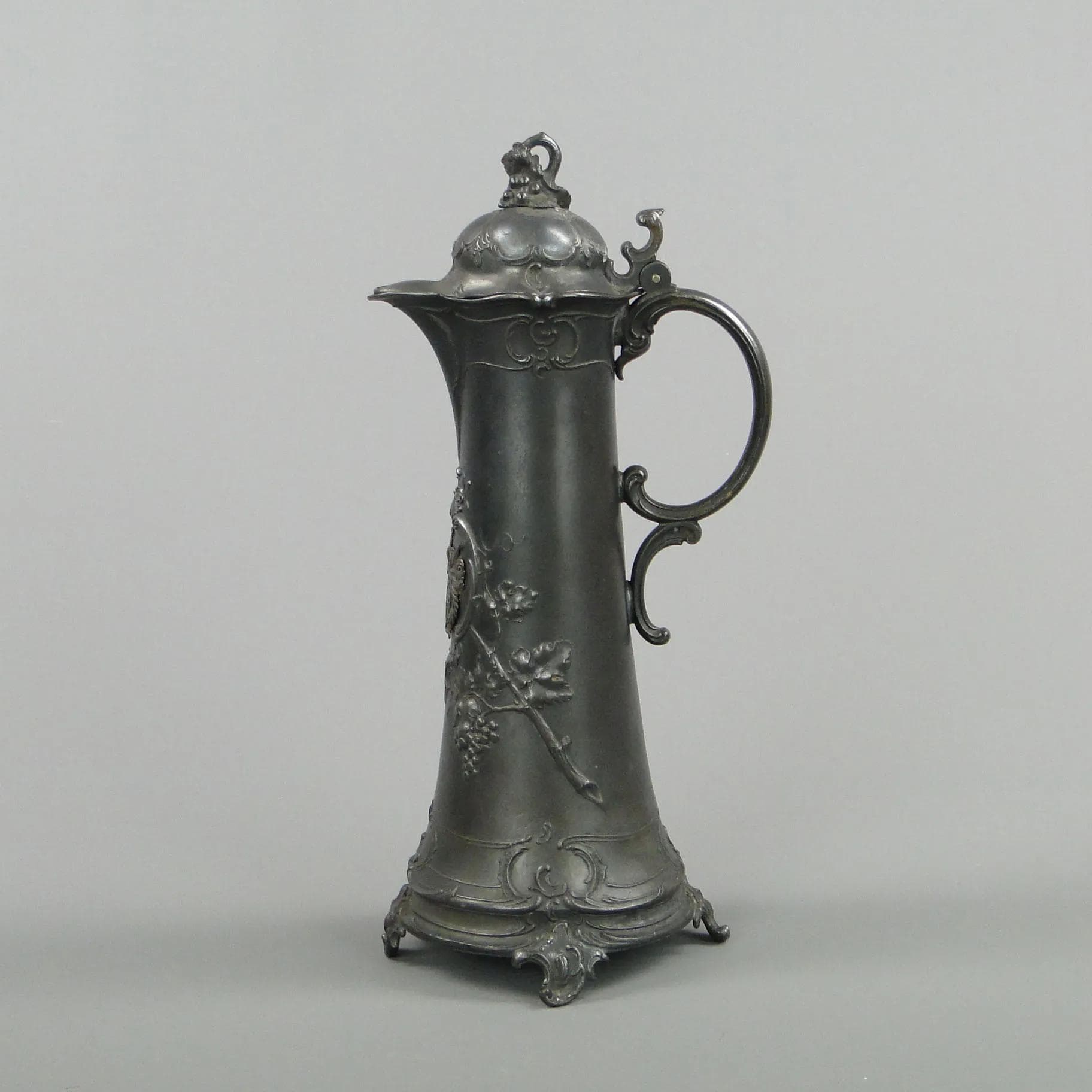 Dzban wino rococo, cyna platerowana szary, WMF, Niemcy, XIX w. - 12753