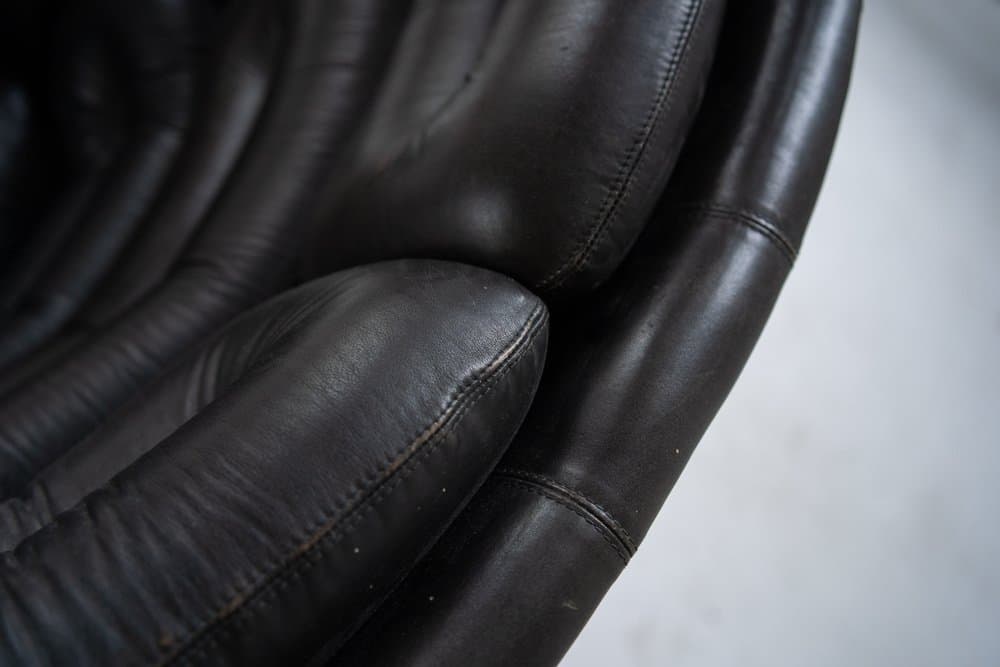 Para foteli lounge, czarne, skóra naturalna i włókno szklane, Włochy, lata 60. - 184359