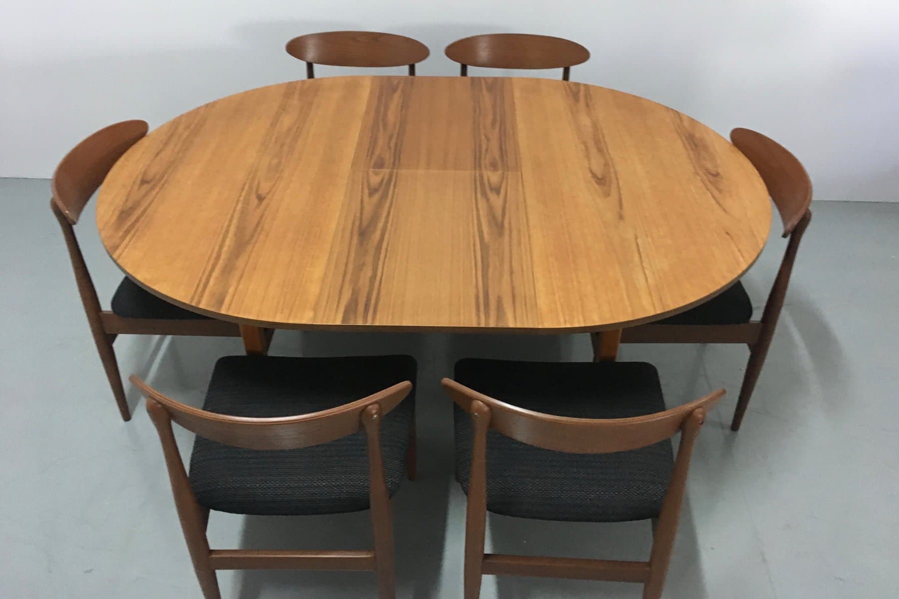 Round extendable dining table, brown, teak - 184192