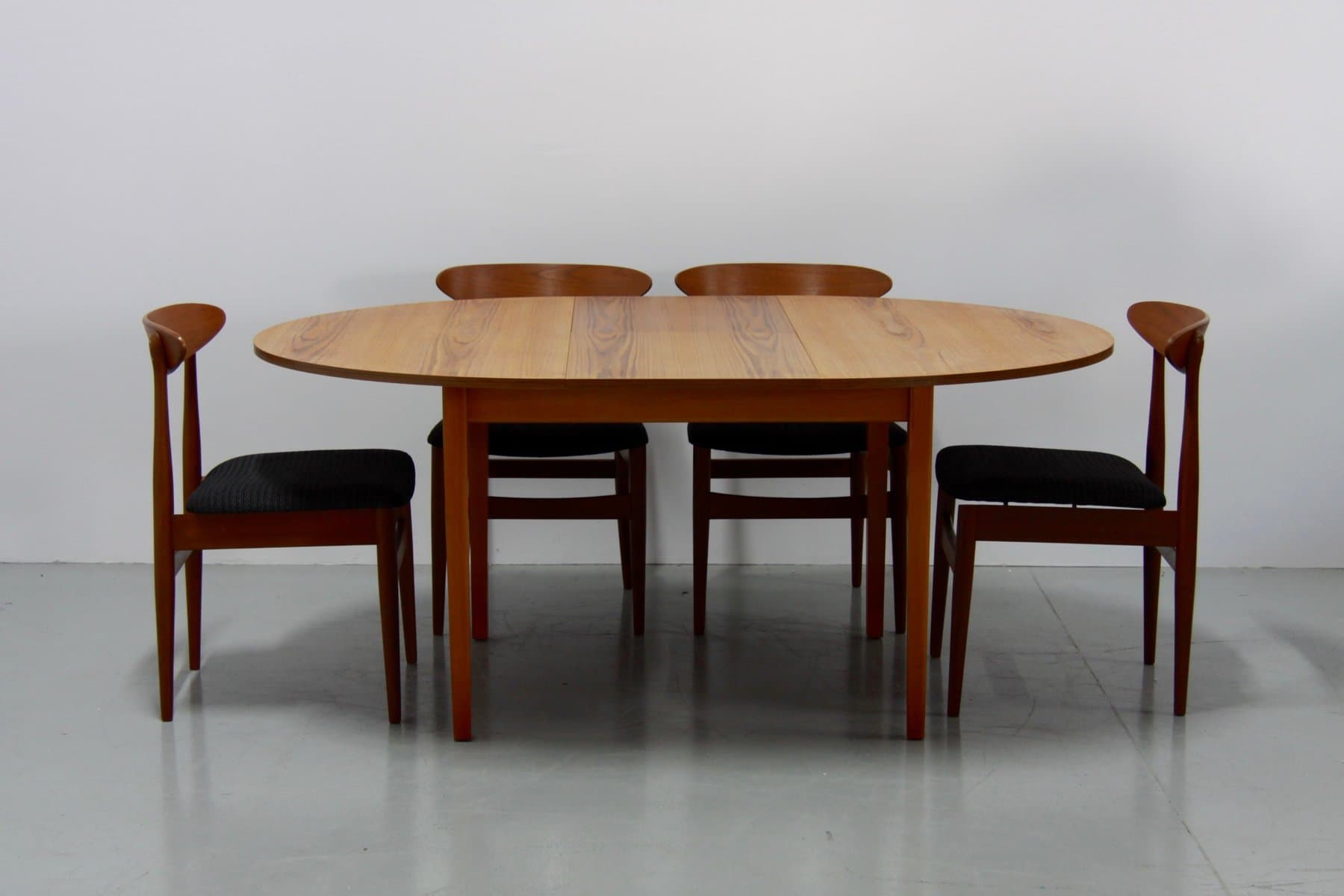 Round extendable dining table, brown, teak - 184188