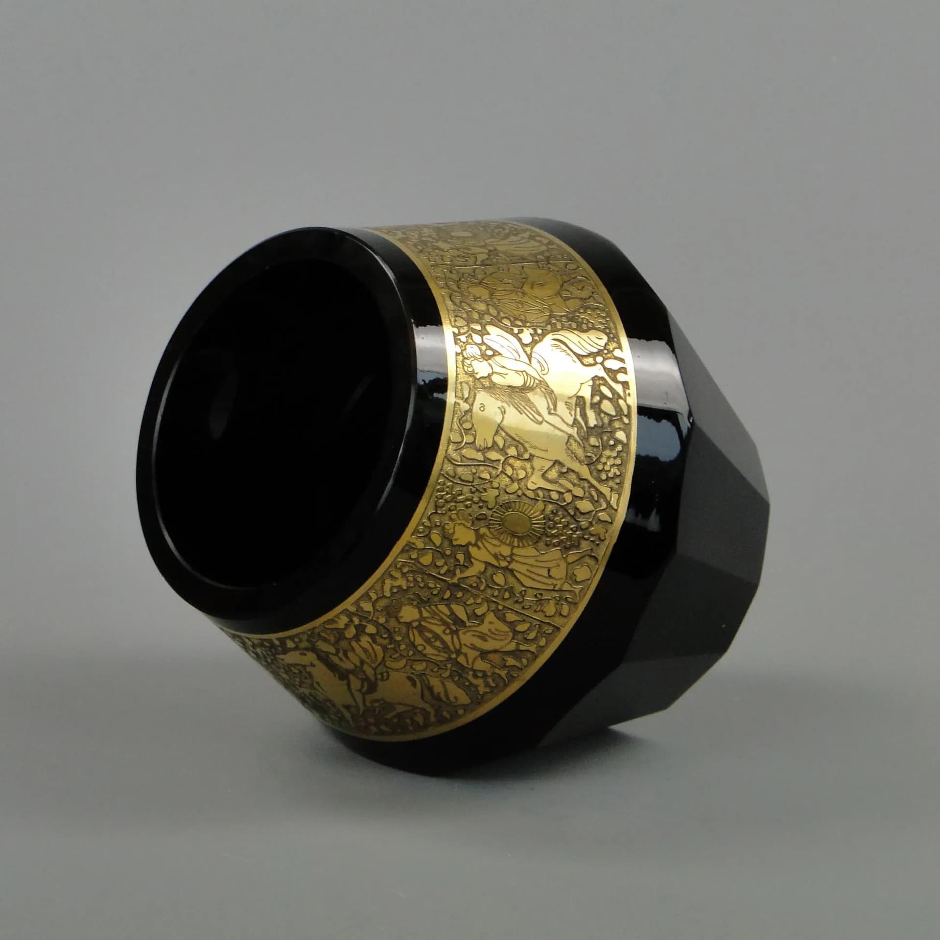 Wazon Art déco, fiolet szkło kryształowe, proj. J. Hoffmann, Czechy, lata 20. - 12886