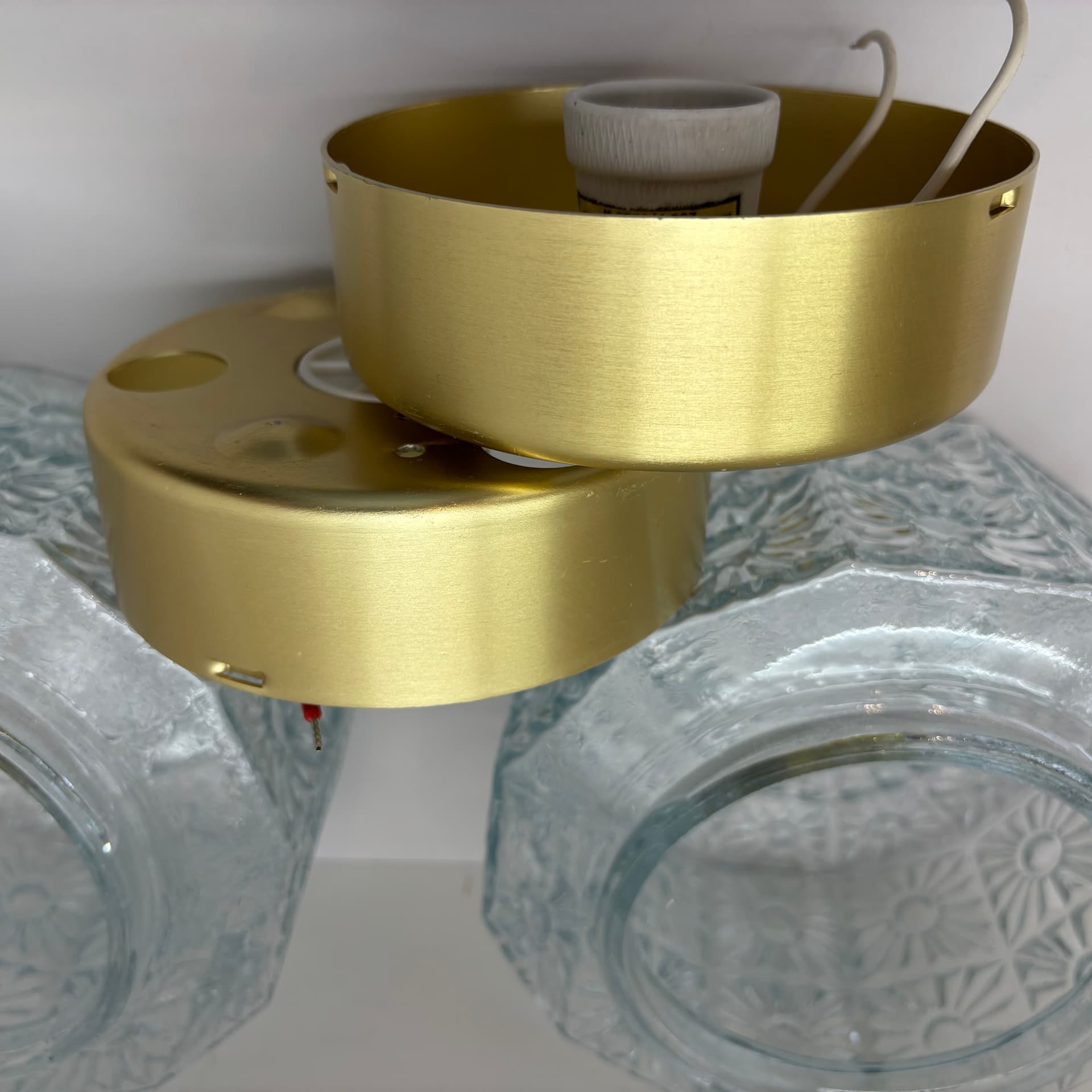 Pair of wall lights, transparent glass, gilded aluminium, Germany, 1980s. - 185077