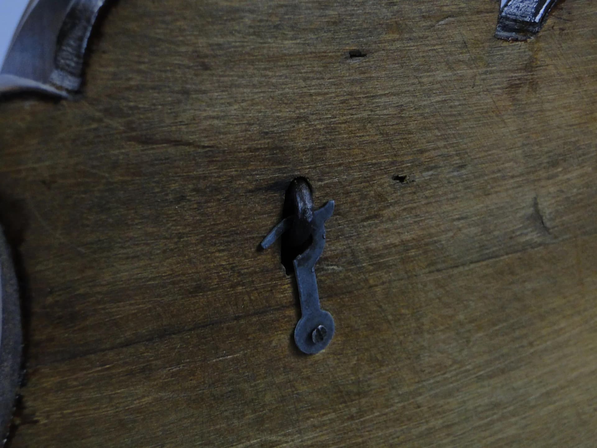 Półka narożna secesyjna, orzech brąz ciemny, Polska, lata 20. - 12877