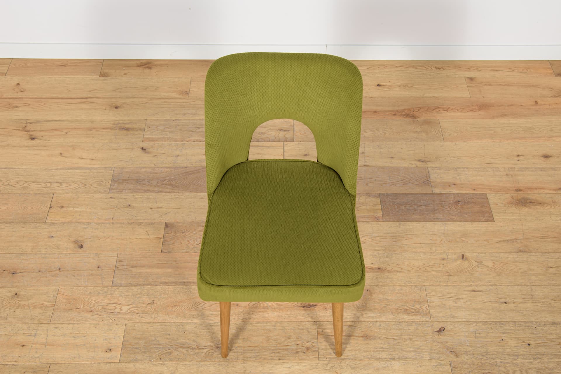 Komplet czterech krzeseł Muszelka, oliwkowa zieleń, drewno jasny, Polska, lata 60. - 185320