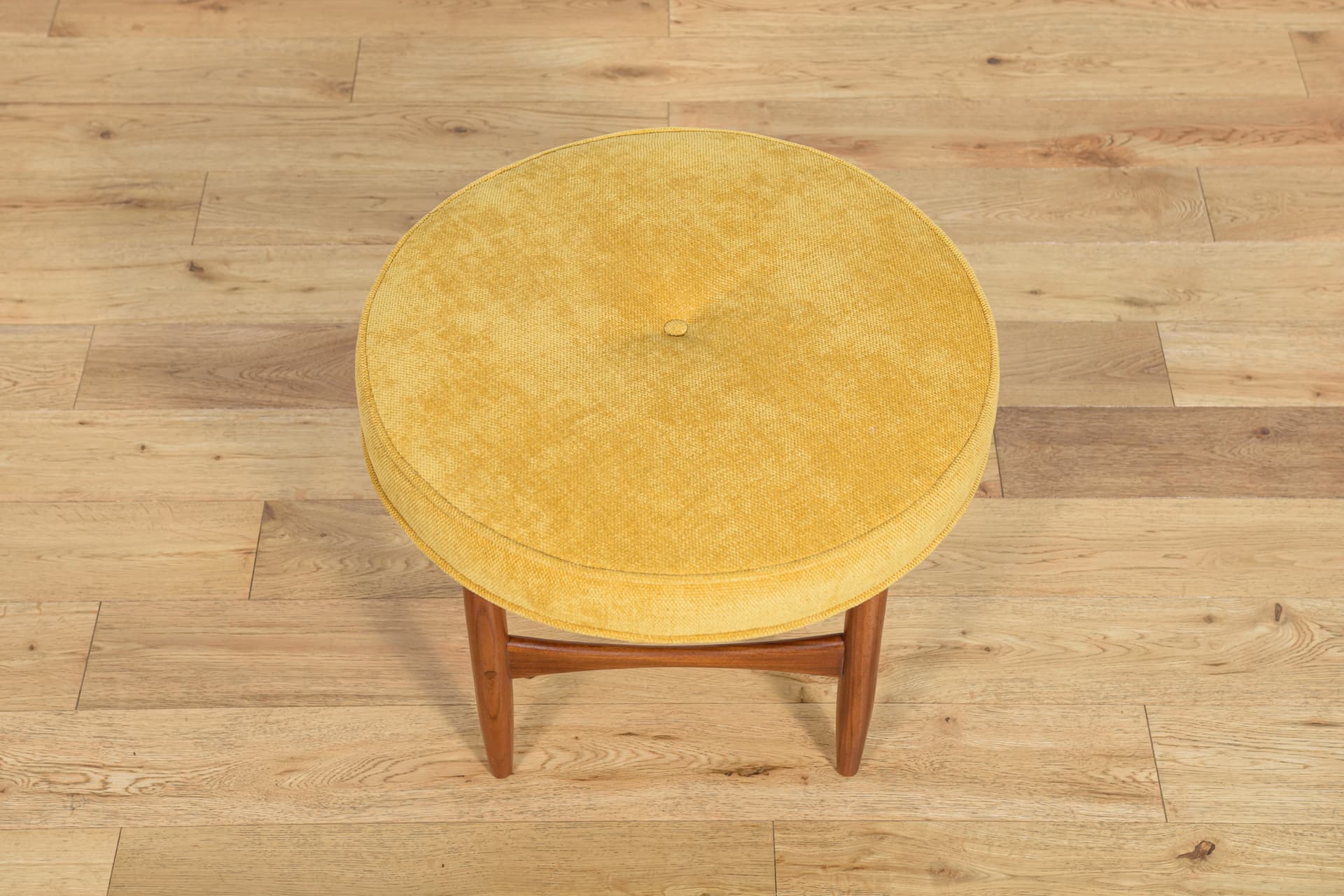 Stołek, tapicerka żółta, teak, proj. I. Kofod-Larsen, G-Plan, Wielka Brytania, lata 60. - 185373