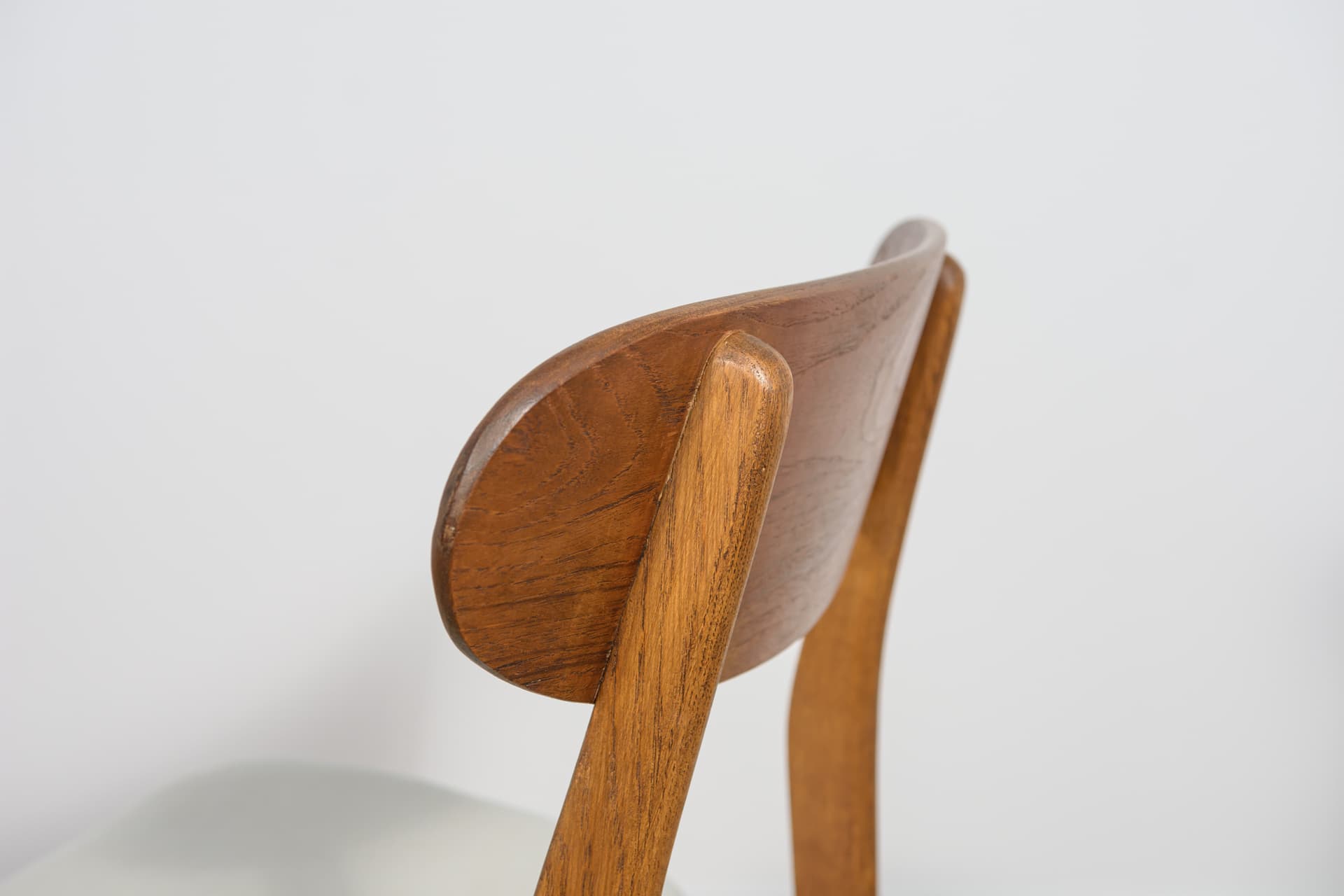 Set of four chairs, oak, cream, Denmark, 1960s. - 185656