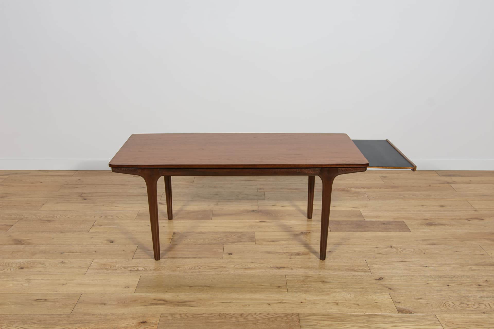 Coffee table, light brown teak, McIntosh, United Kingdom, 1960s. - 185663