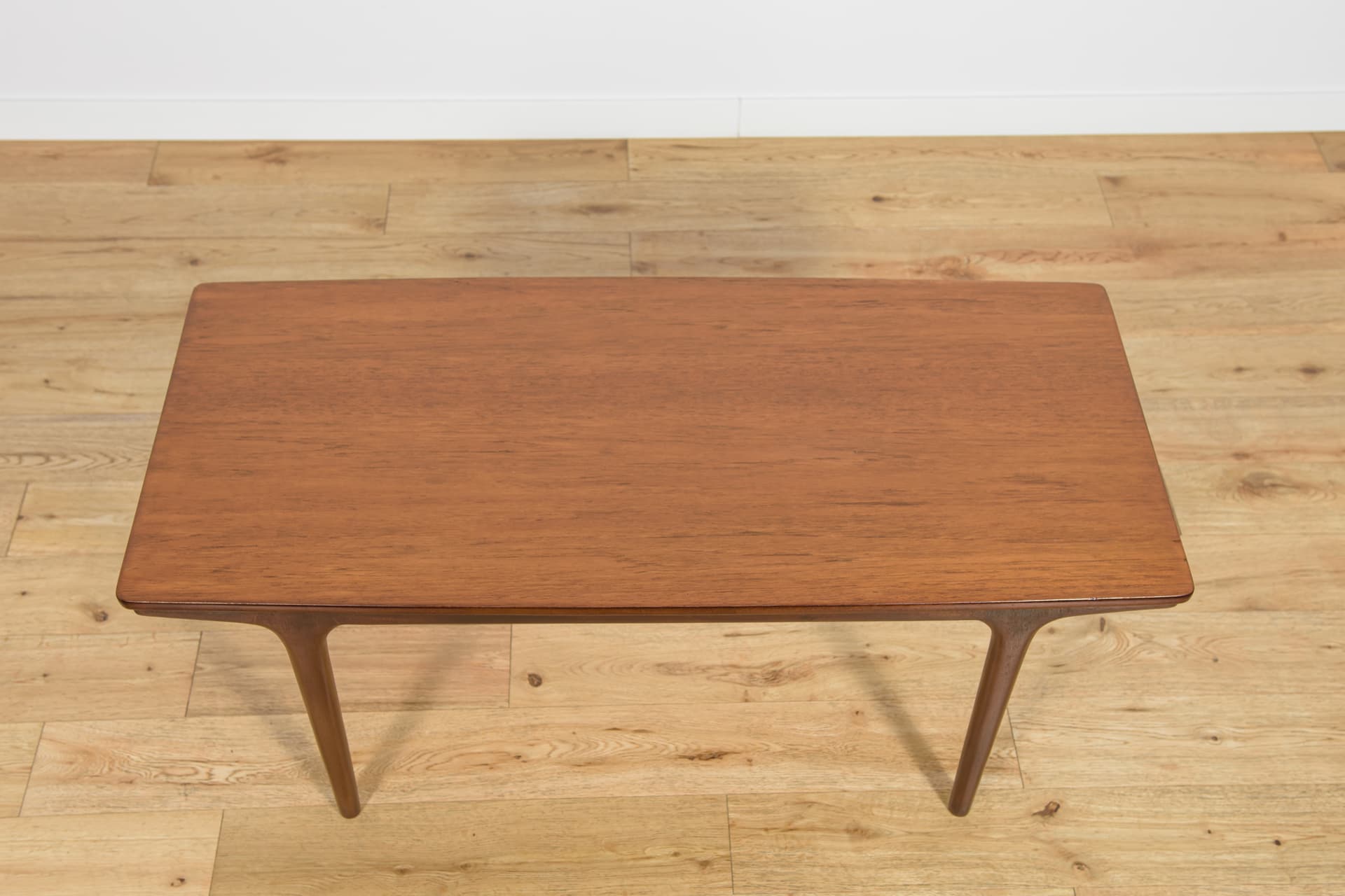 Coffee table, light brown teak, McIntosh, United Kingdom, 1960s. - 185661