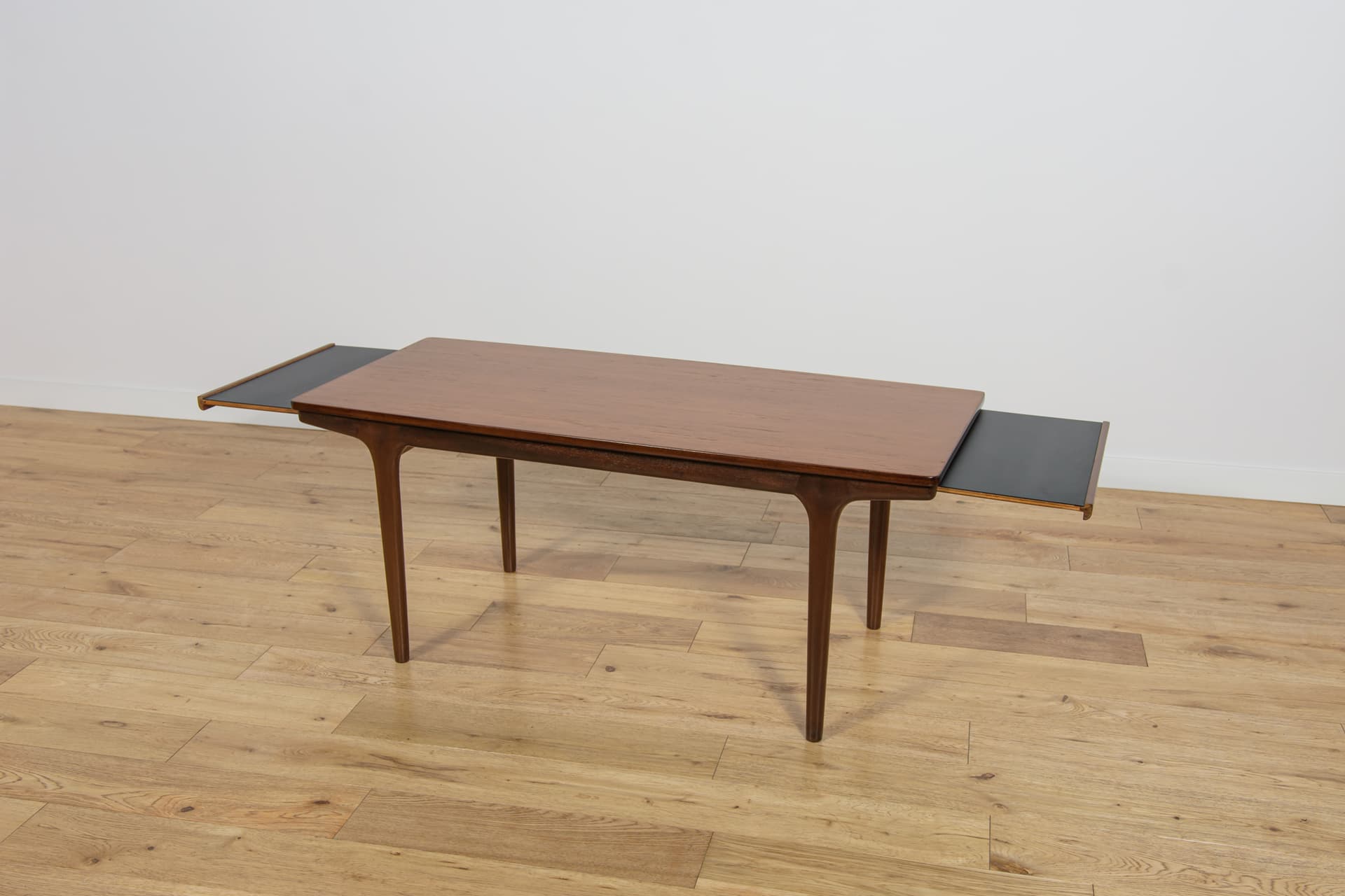 Coffee table, light brown teak, McIntosh, United Kingdom, 1960s. - 185667