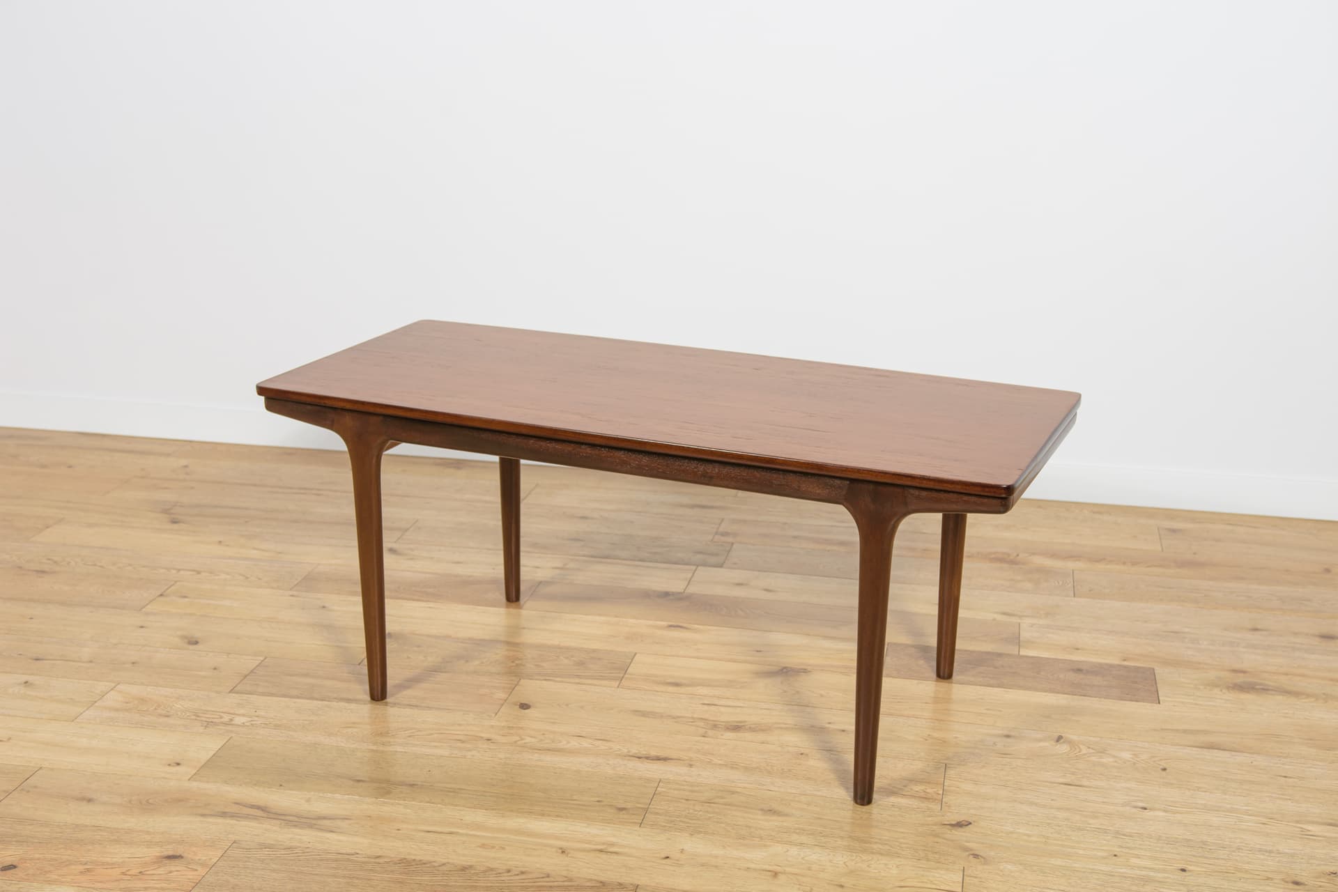 Coffee table, light brown teak, McIntosh, United Kingdom, 1960s. - 185659