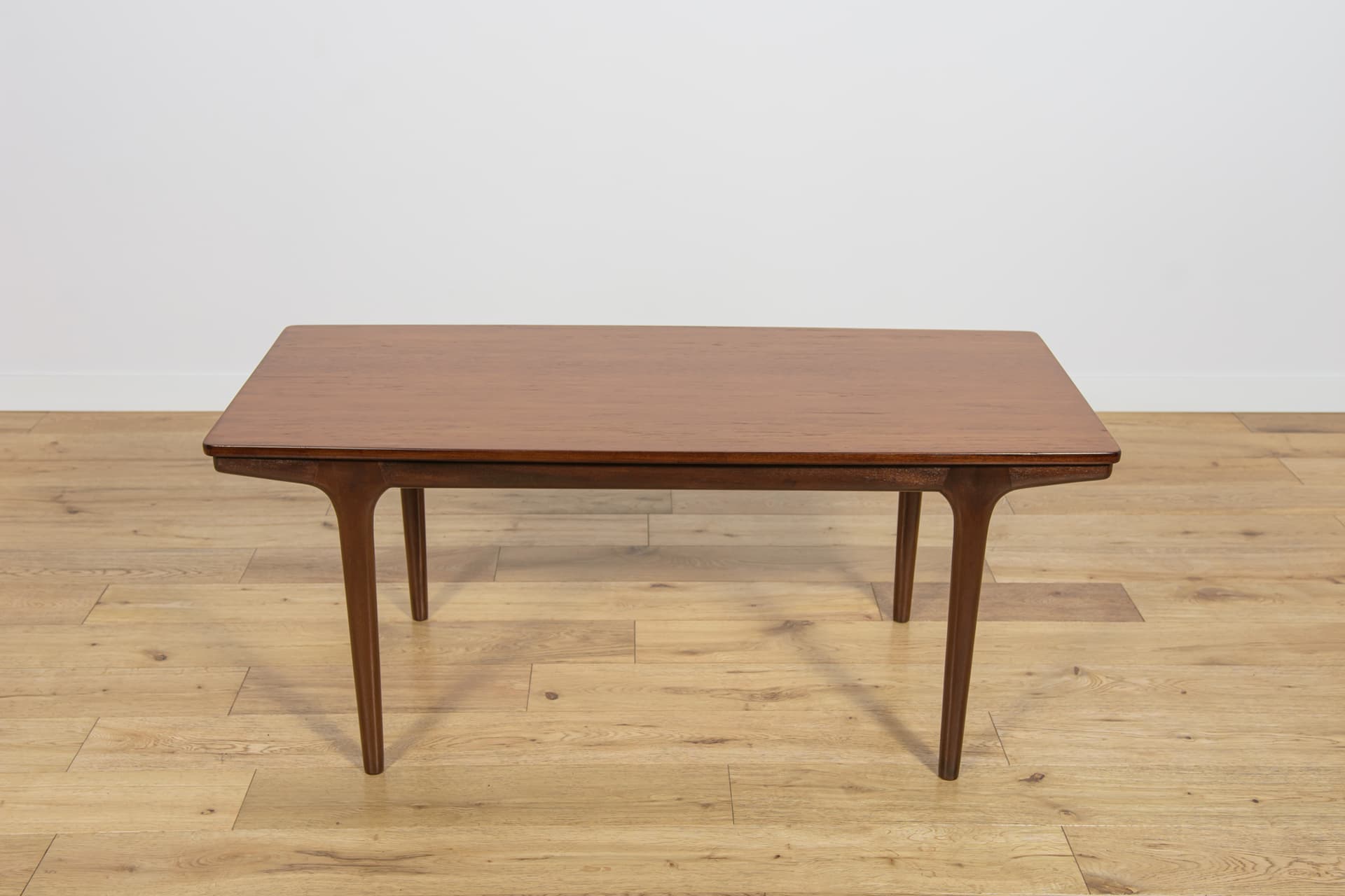 Coffee table, light brown teak, McIntosh, United Kingdom, 1960s. - 185660