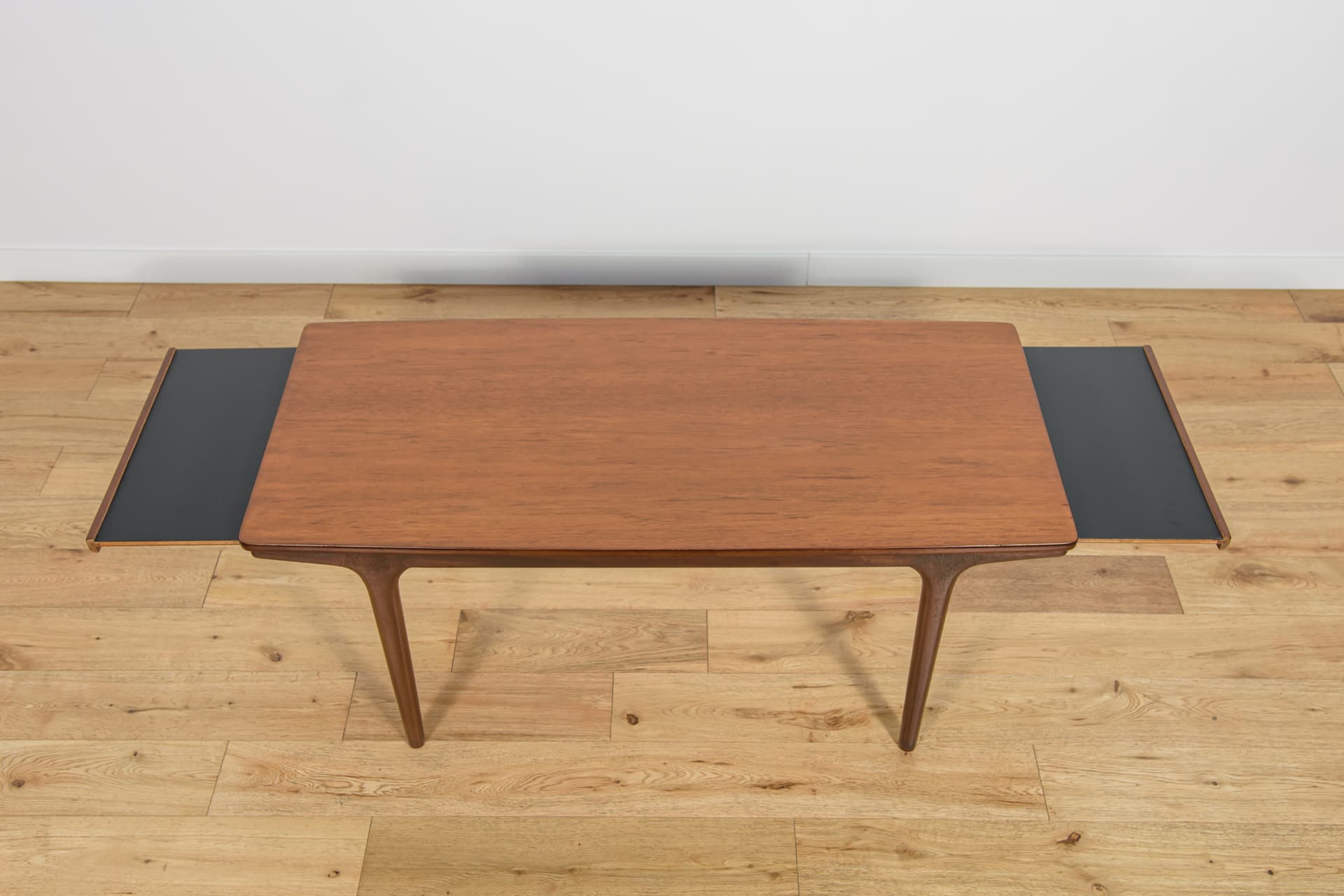 Coffee table, light brown teak, McIntosh, United Kingdom, 1960s. - 185666