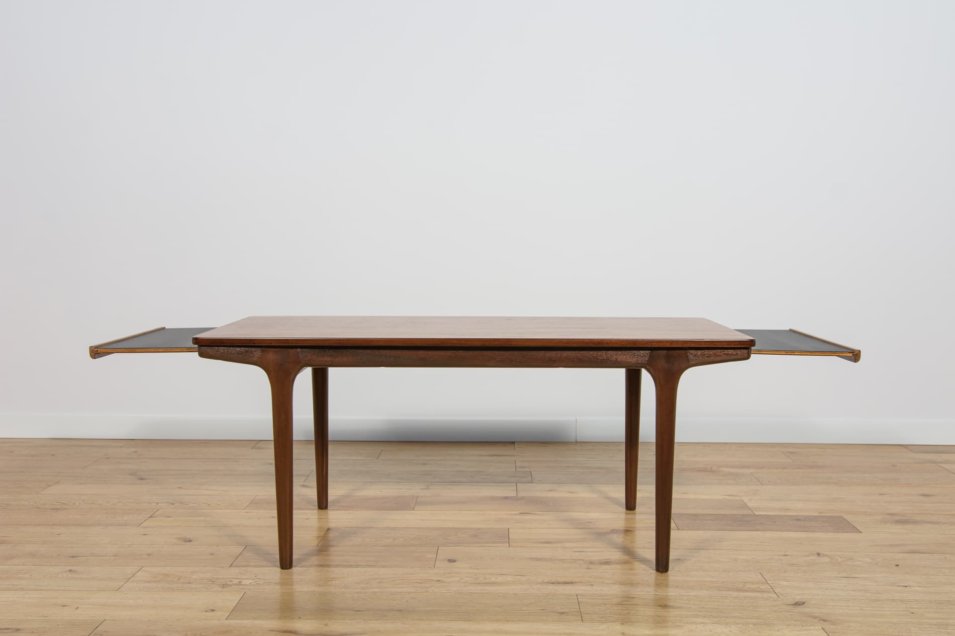 Coffee table, light brown teak, McIntosh, United Kingdom, 1960s. - 185665