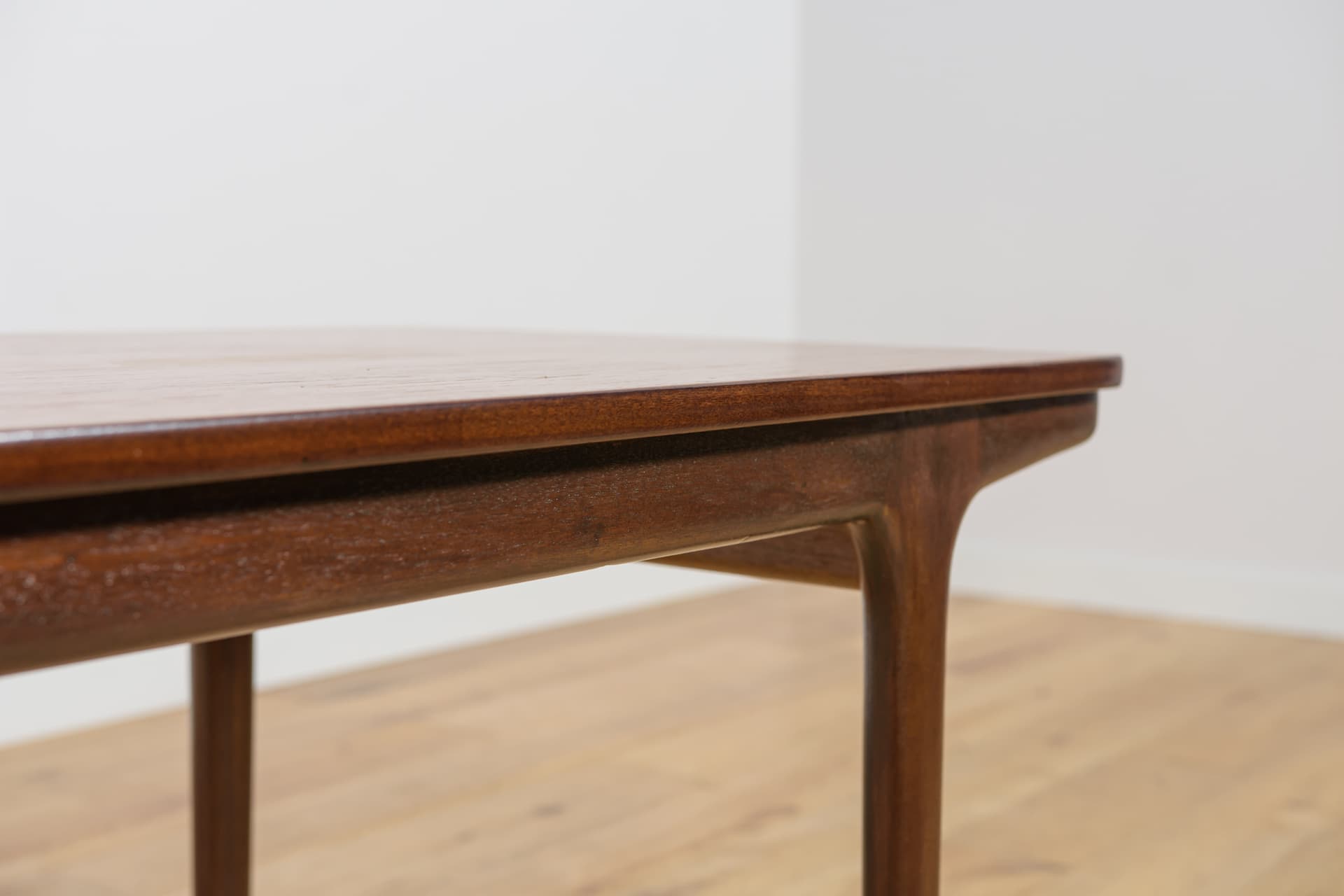 Coffee table, light brown teak, McIntosh, United Kingdom, 1960s. - 185672